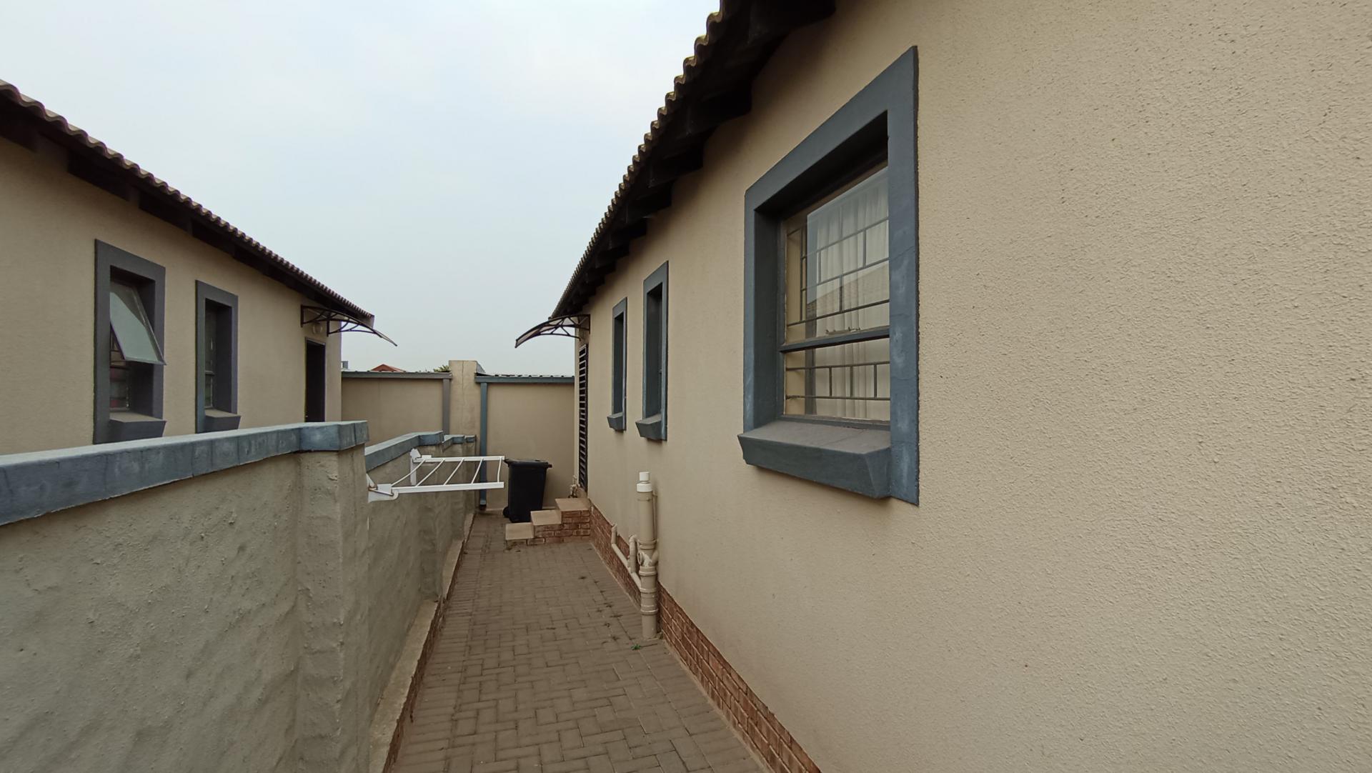 Backyard of property in Kosmosdal