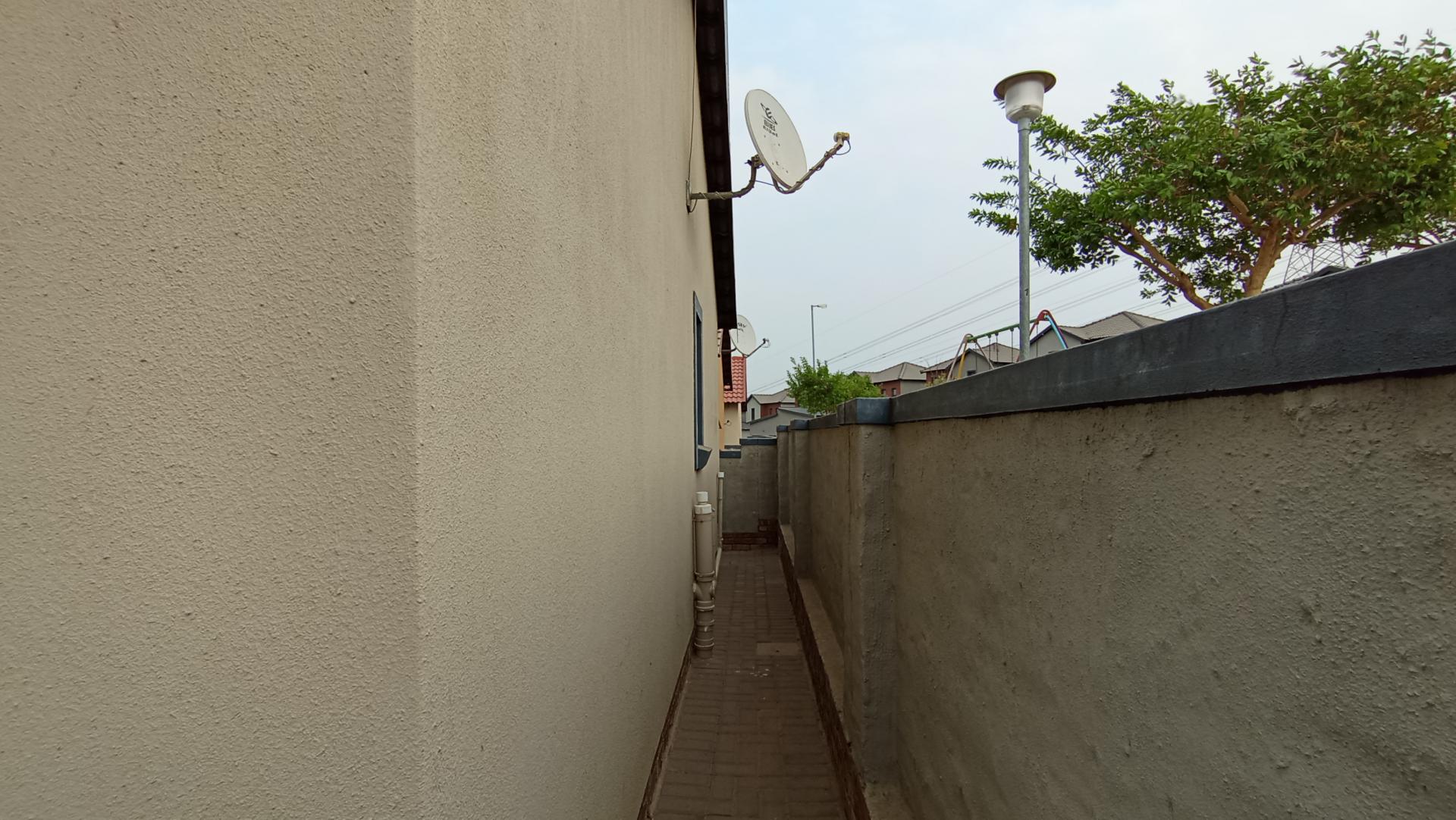 Backyard of property in Kosmosdal