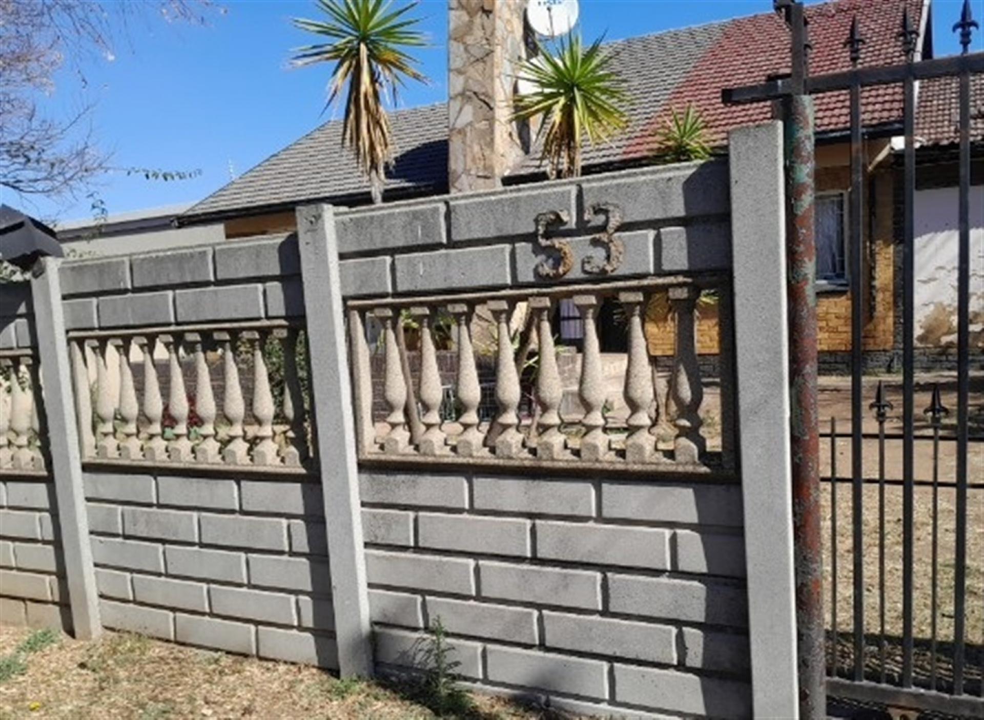 Front View of property in Primrose