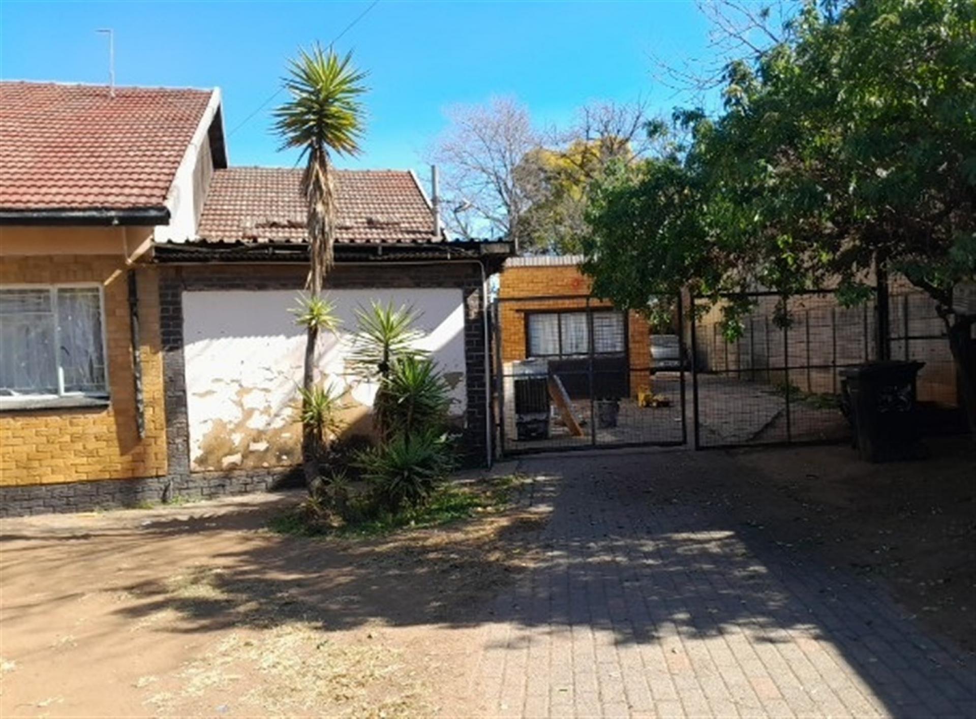 Front View of property in Primrose