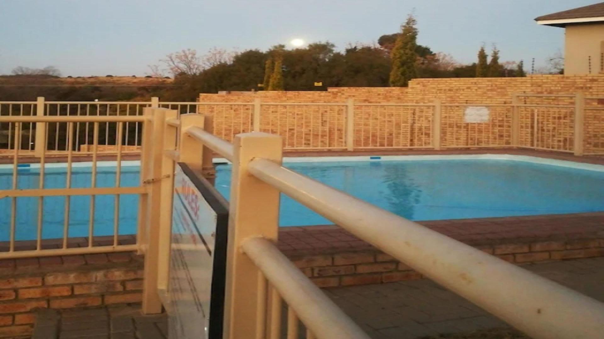 Swimming Pool of property in Shellyvale