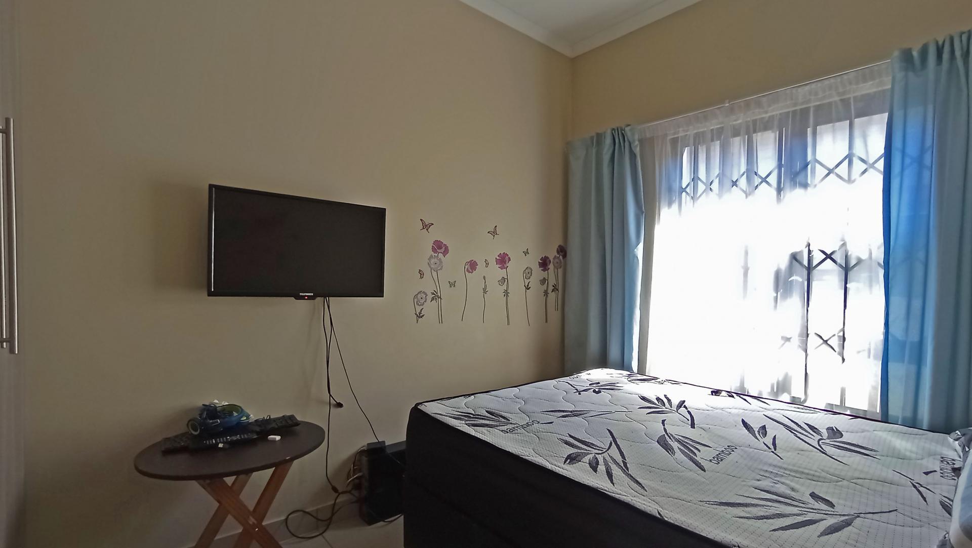 Bed Room 1 - 9 square meters of property in Heatherview