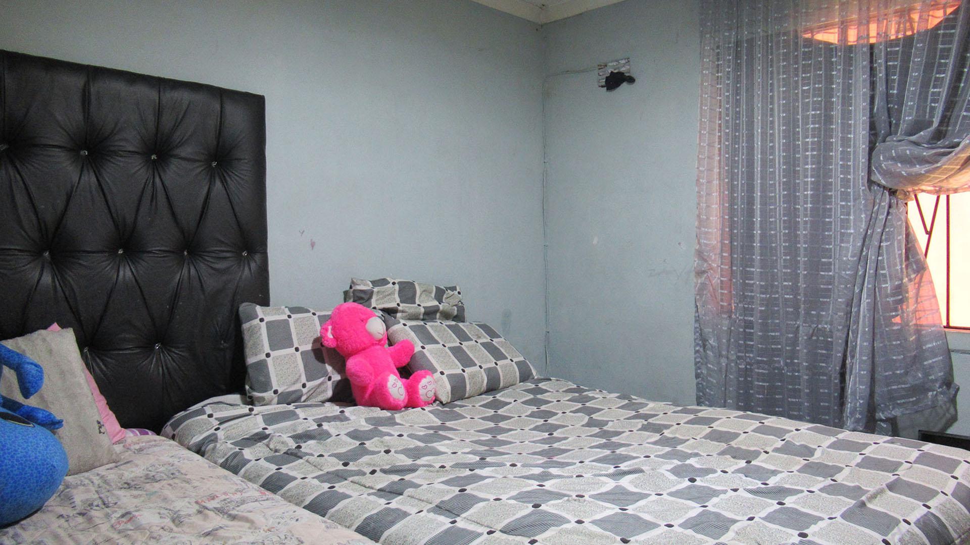 Bed Room 2 - 11 square meters of property in Lenasia