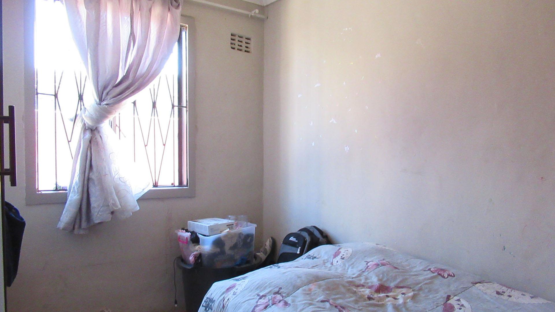 Bed Room 3 - 8 square meters of property in Lenasia