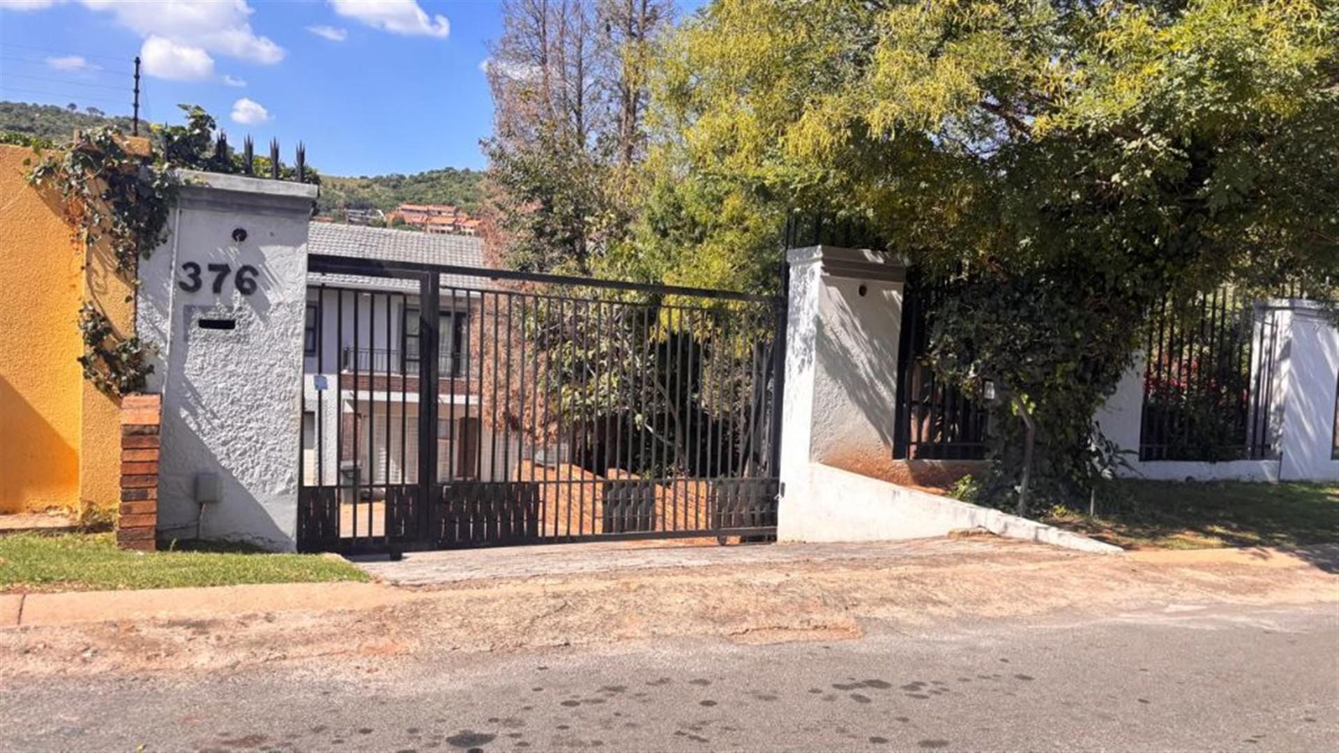 Front View of property in Winchester Hills