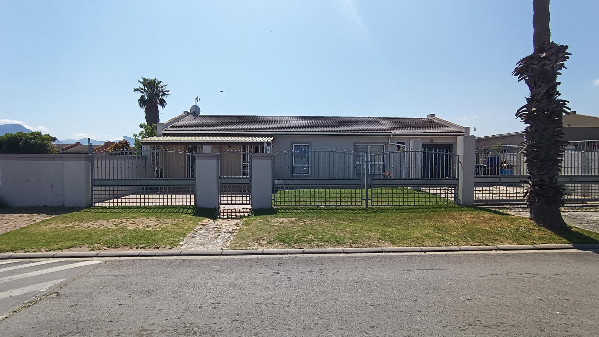 Front View of property in Strand