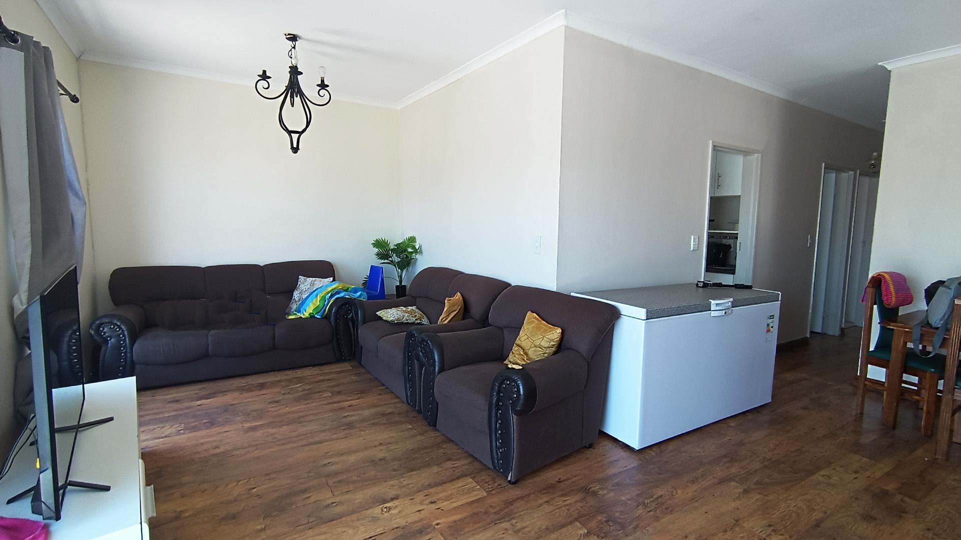 Lounges - 22 square meters of property in Strand