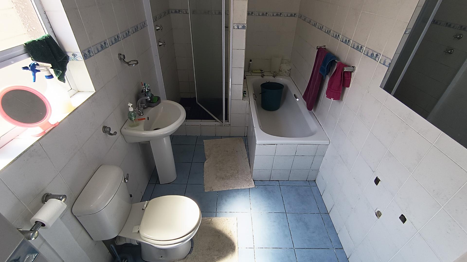 Main Bathroom - 7 square meters of property in Strand