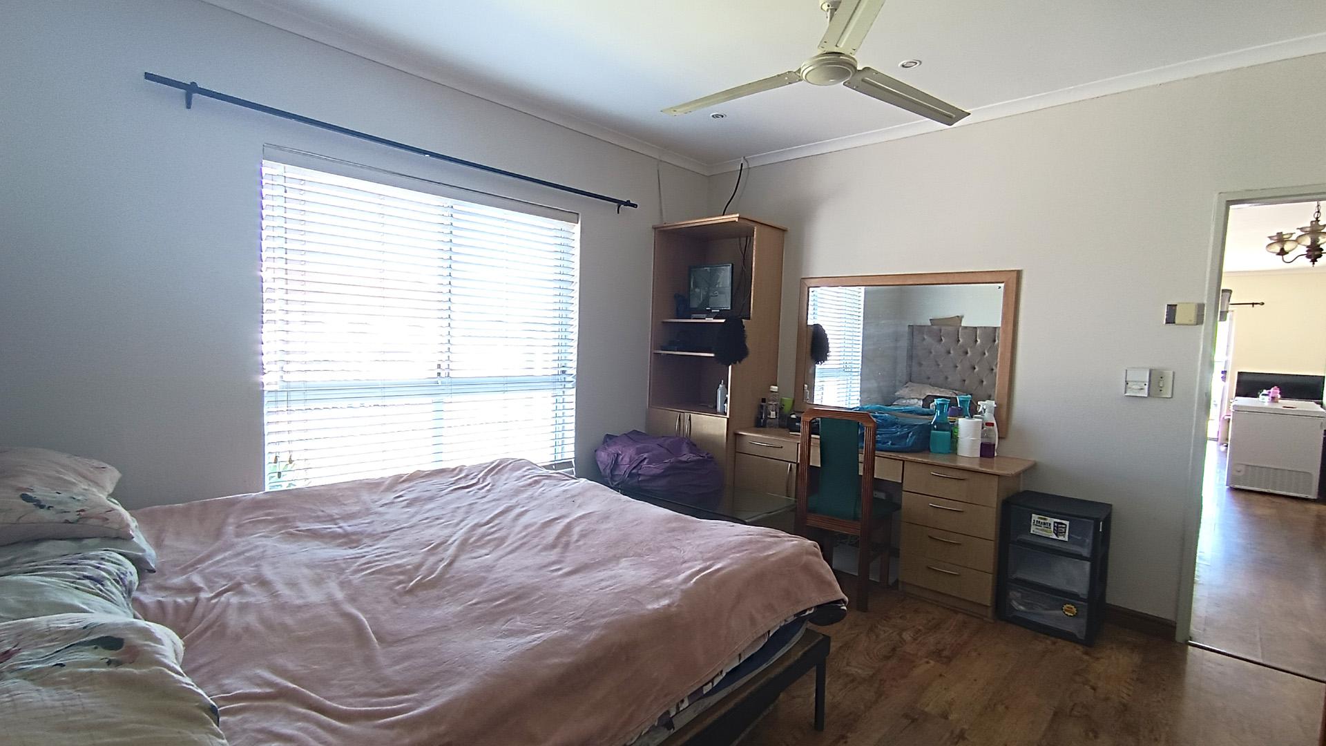 Main Bedroom - 22 square meters of property in Strand