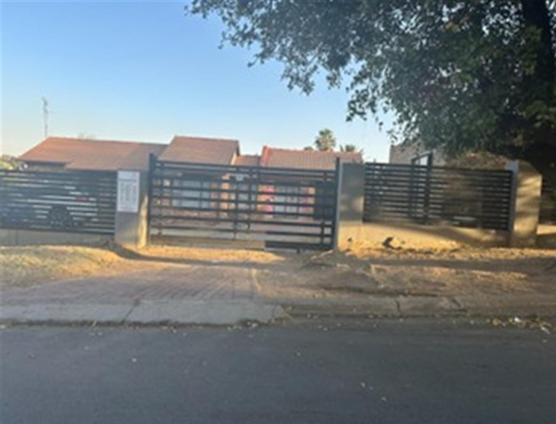 Front View of property in Norkem park