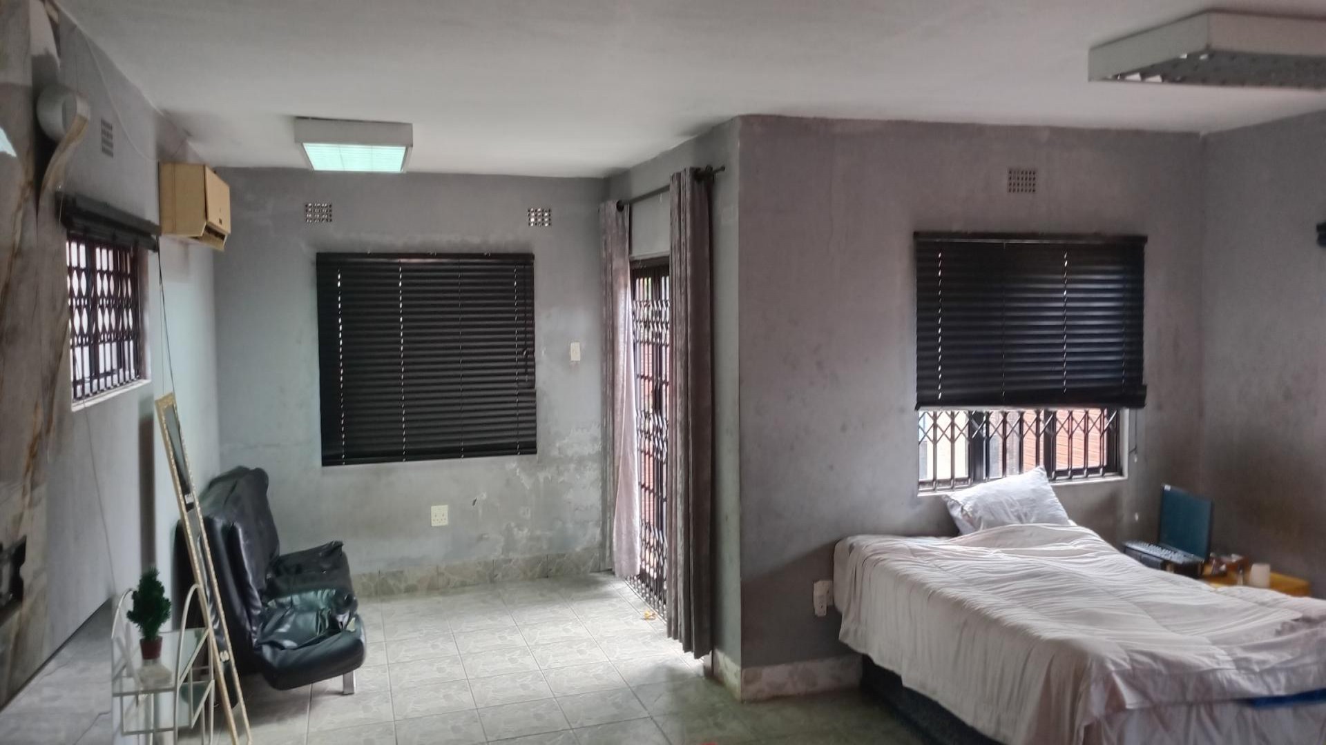 Bed Room 1 of property in KwaMashu