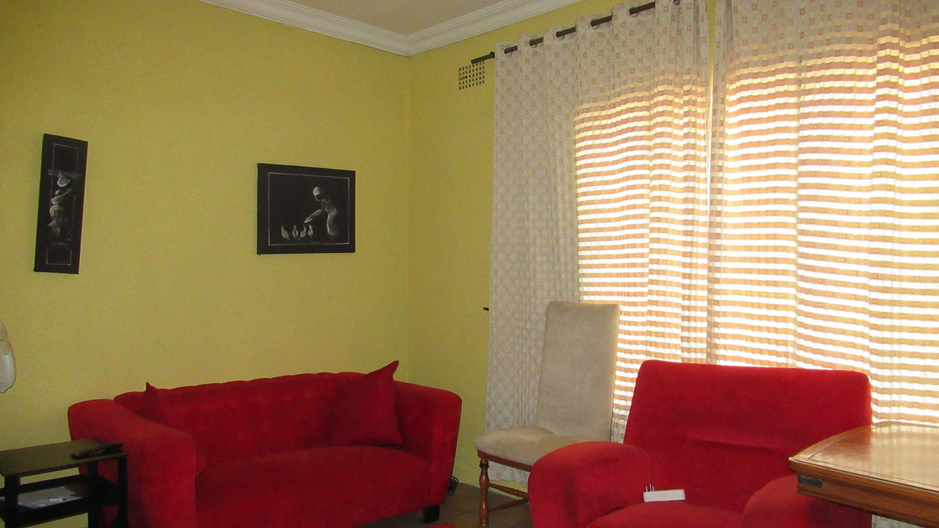TV Room - 12 square meters of property in Rosebank - JHB