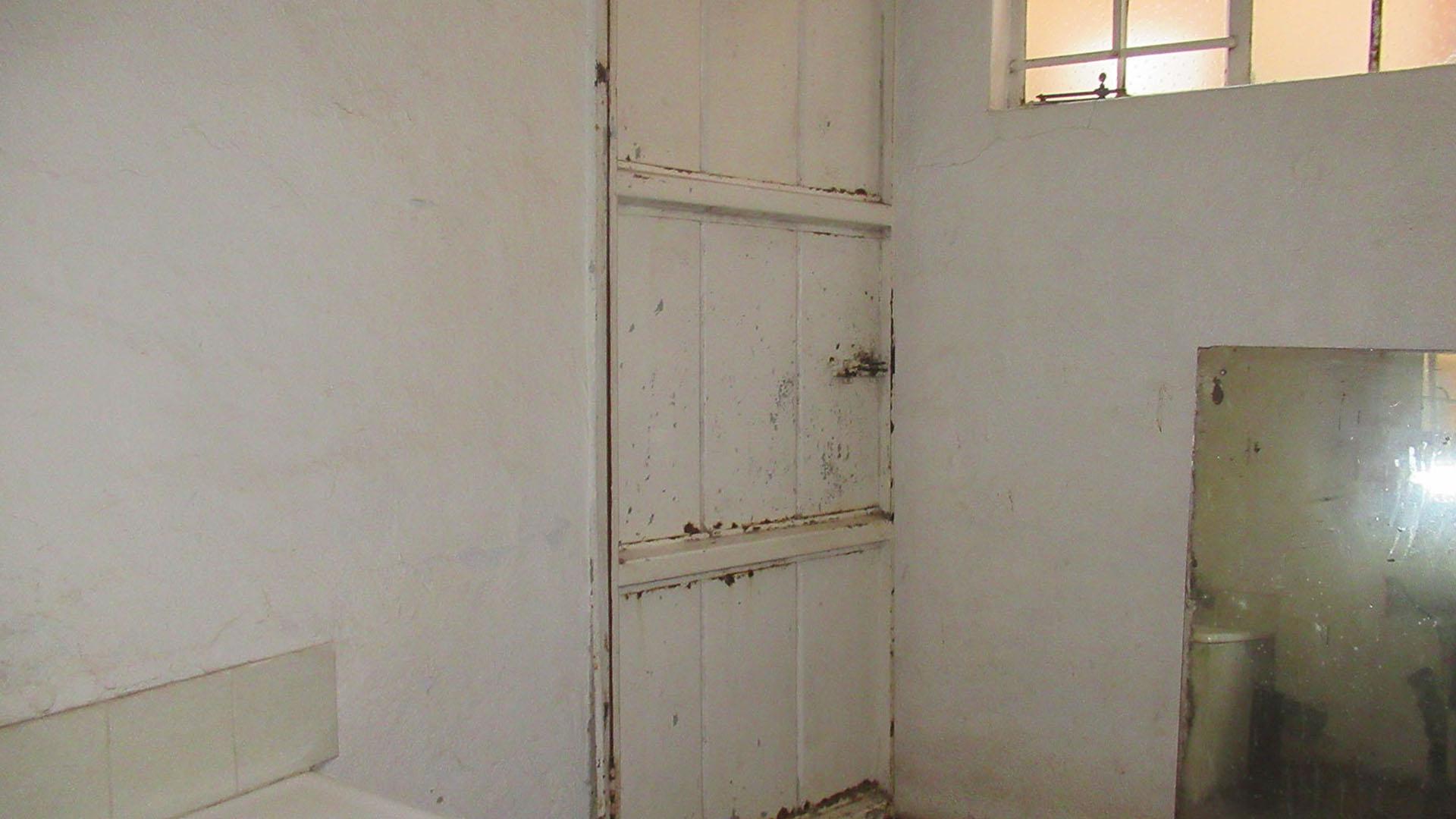 Bathroom 3+ - 31 square meters of property in Rosebank - JHB