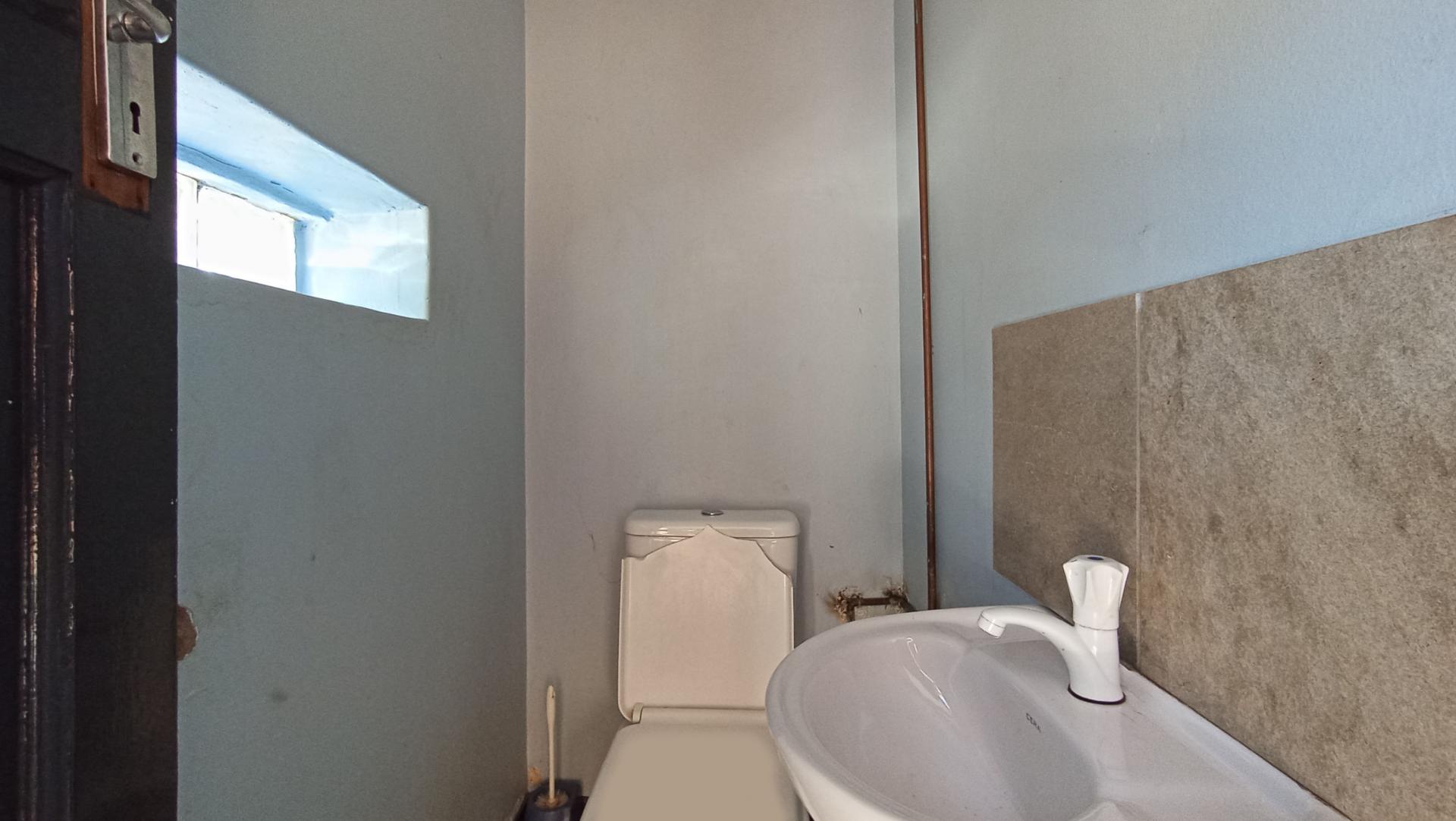 Staff Bathroom - 2 square meters of property in Kensington - JHB
