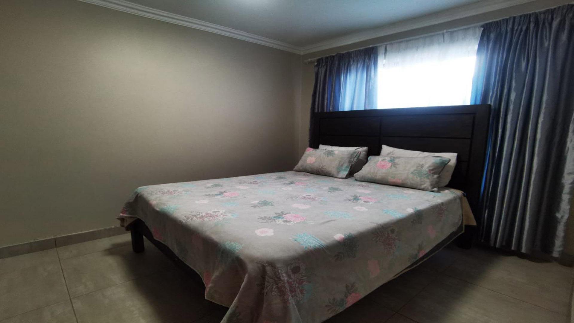 Bed Room 1 of property in Hartbeespoort