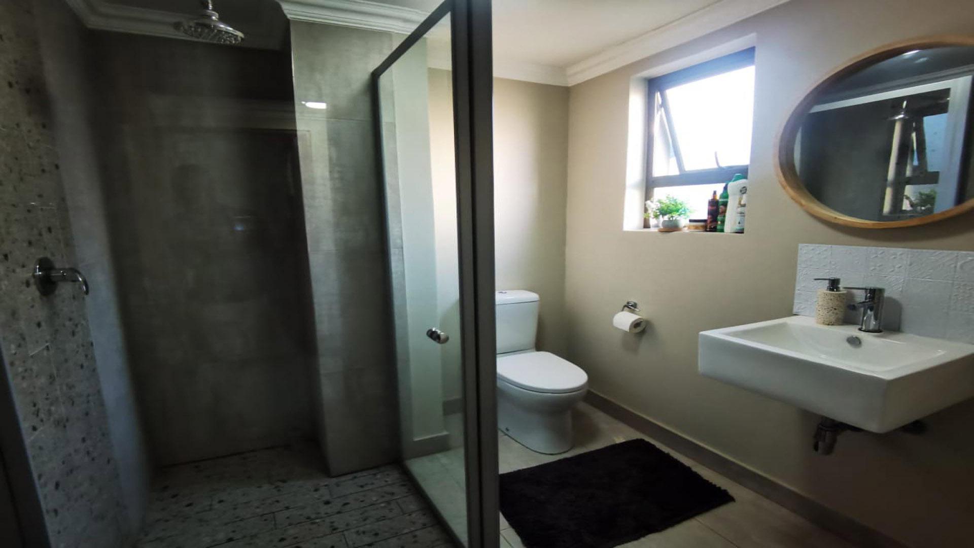 Bathroom 2 of property in Hartbeespoort