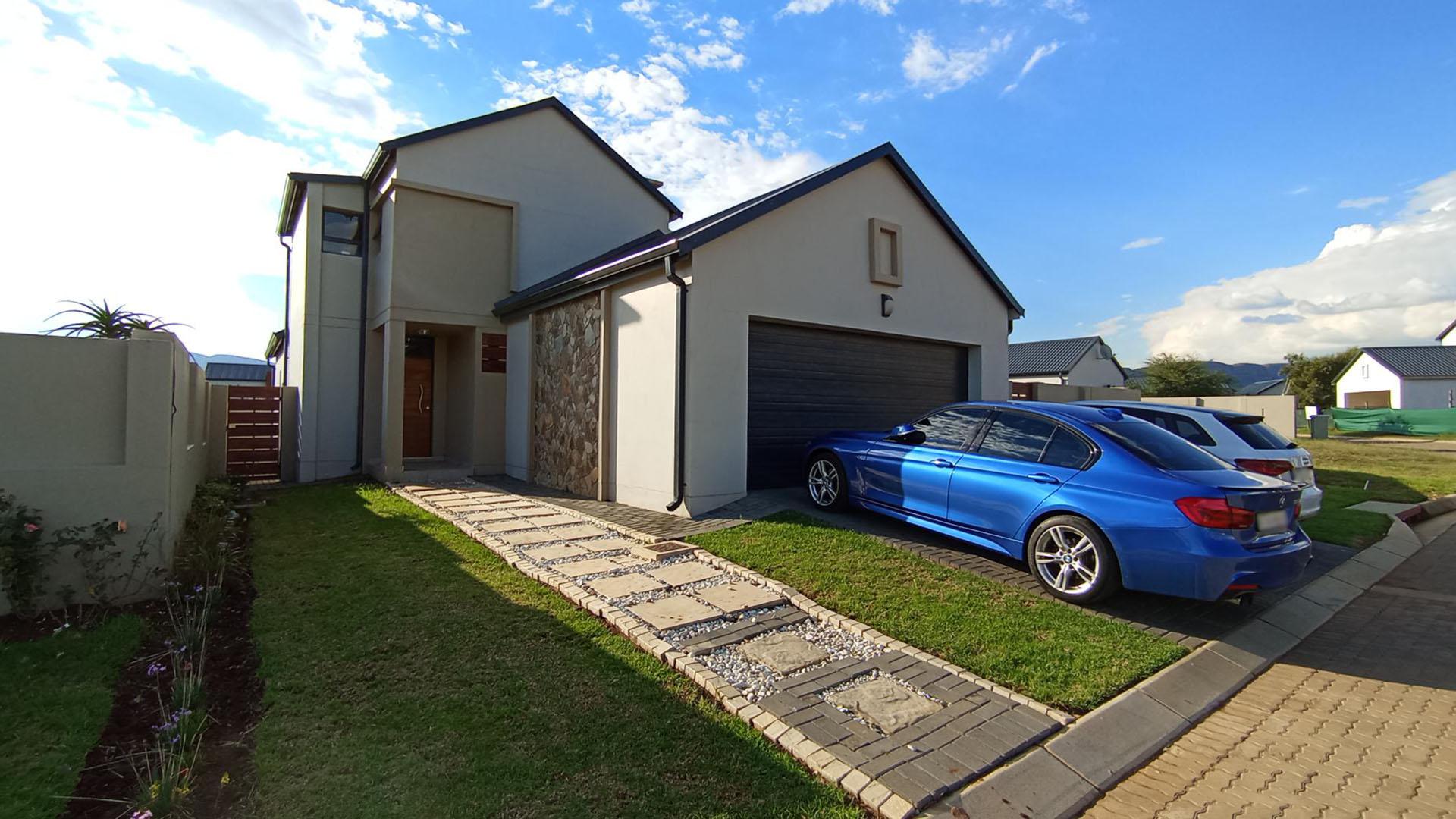 Front View of property in Hartbeespoort