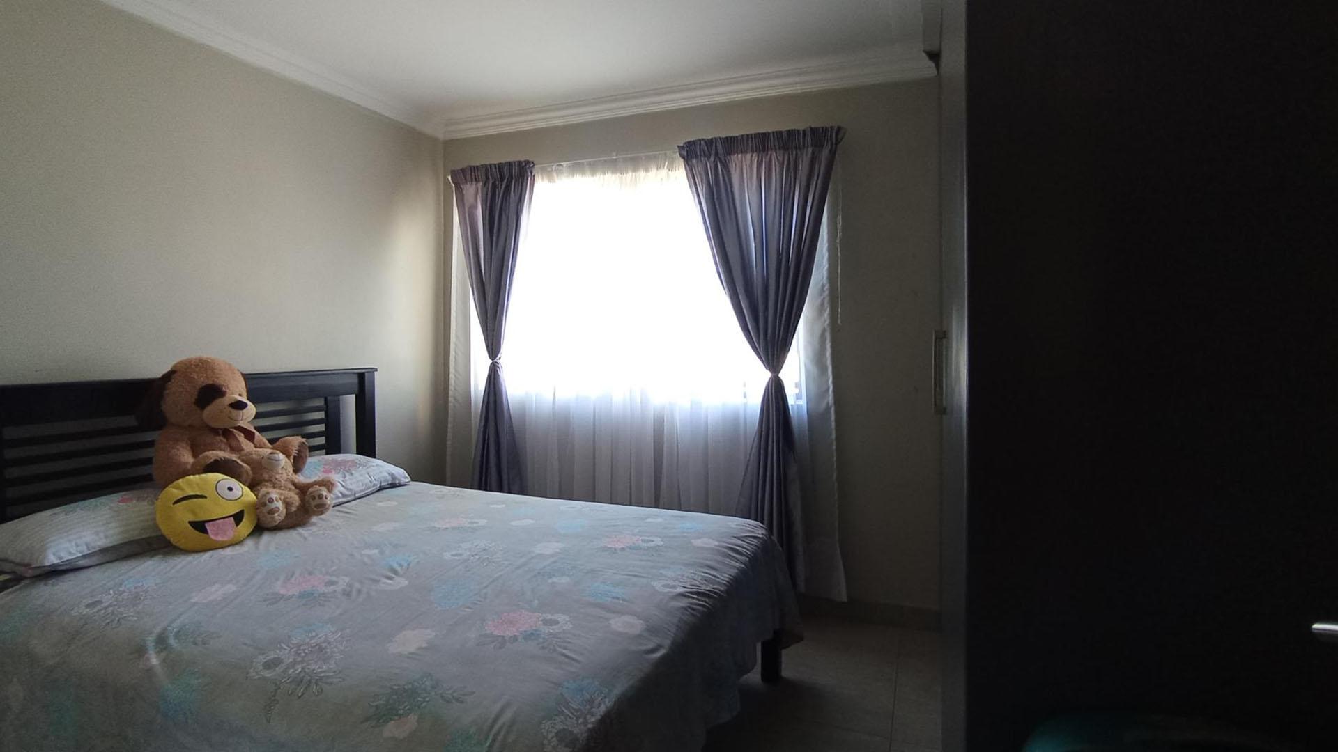 Bed Room 3 - 12 square meters of property in Hartbeespoort