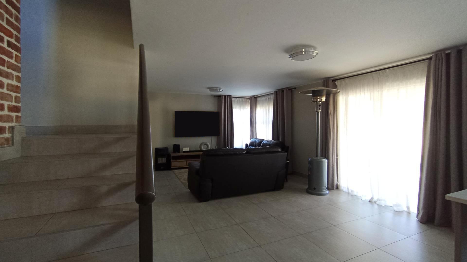 Spaces - 32 square meters of property in Hartbeespoort