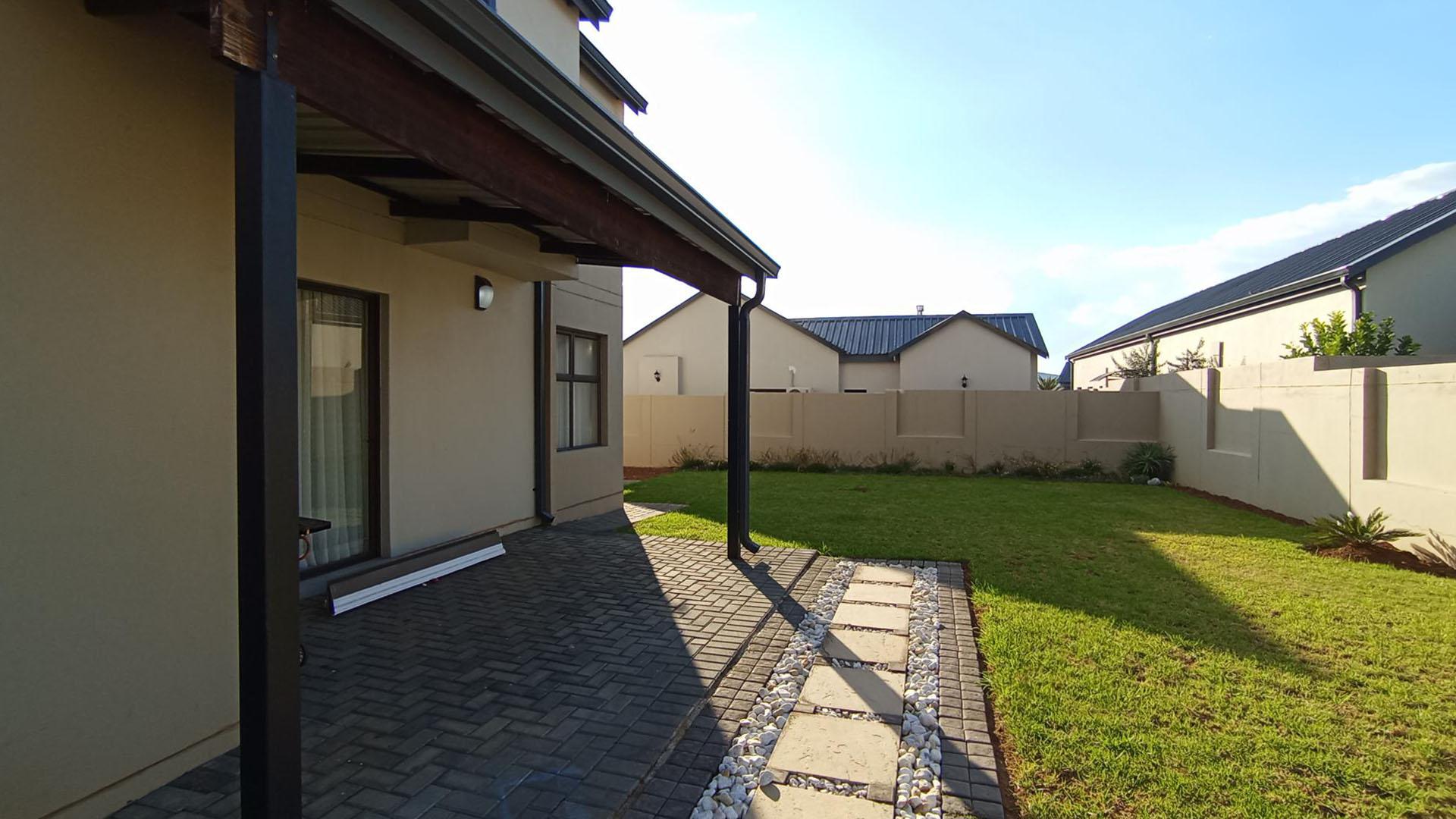 Patio - 13 square meters of property in Hartbeespoort