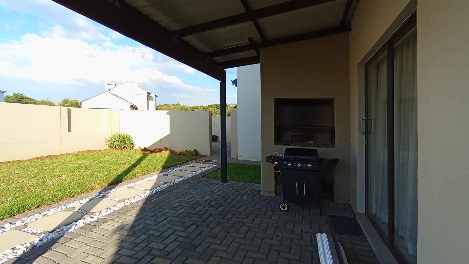 Patio - 13 square meters of property in Hartbeespoort