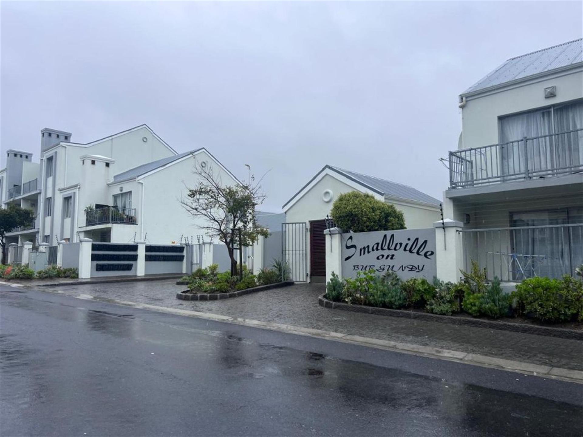 Front View of property in Burgundy Estate