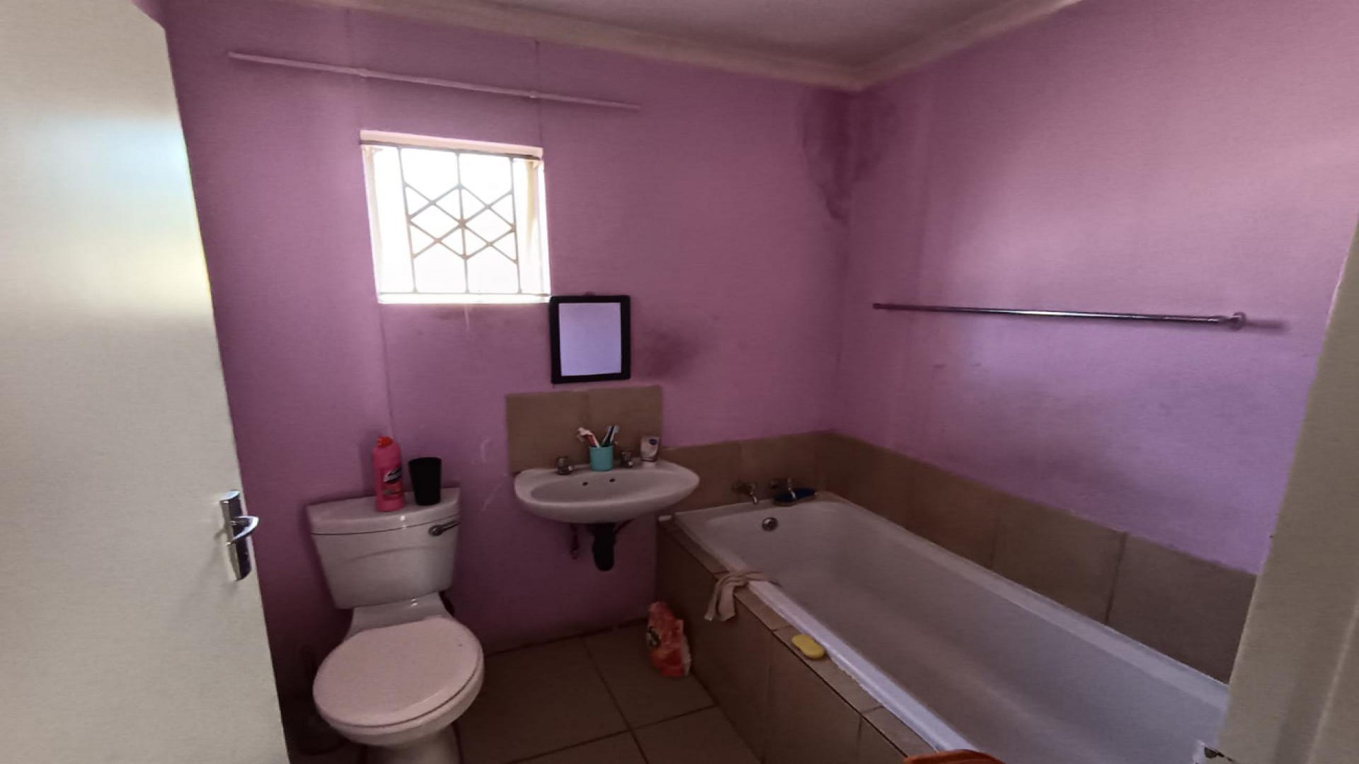 Bathroom 1 of property in Savanna City