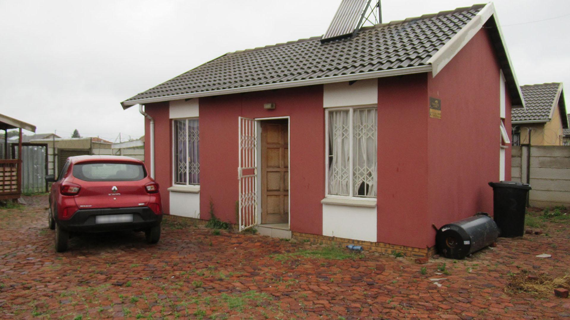 Spaces - 1 square meters of property in Savanna City