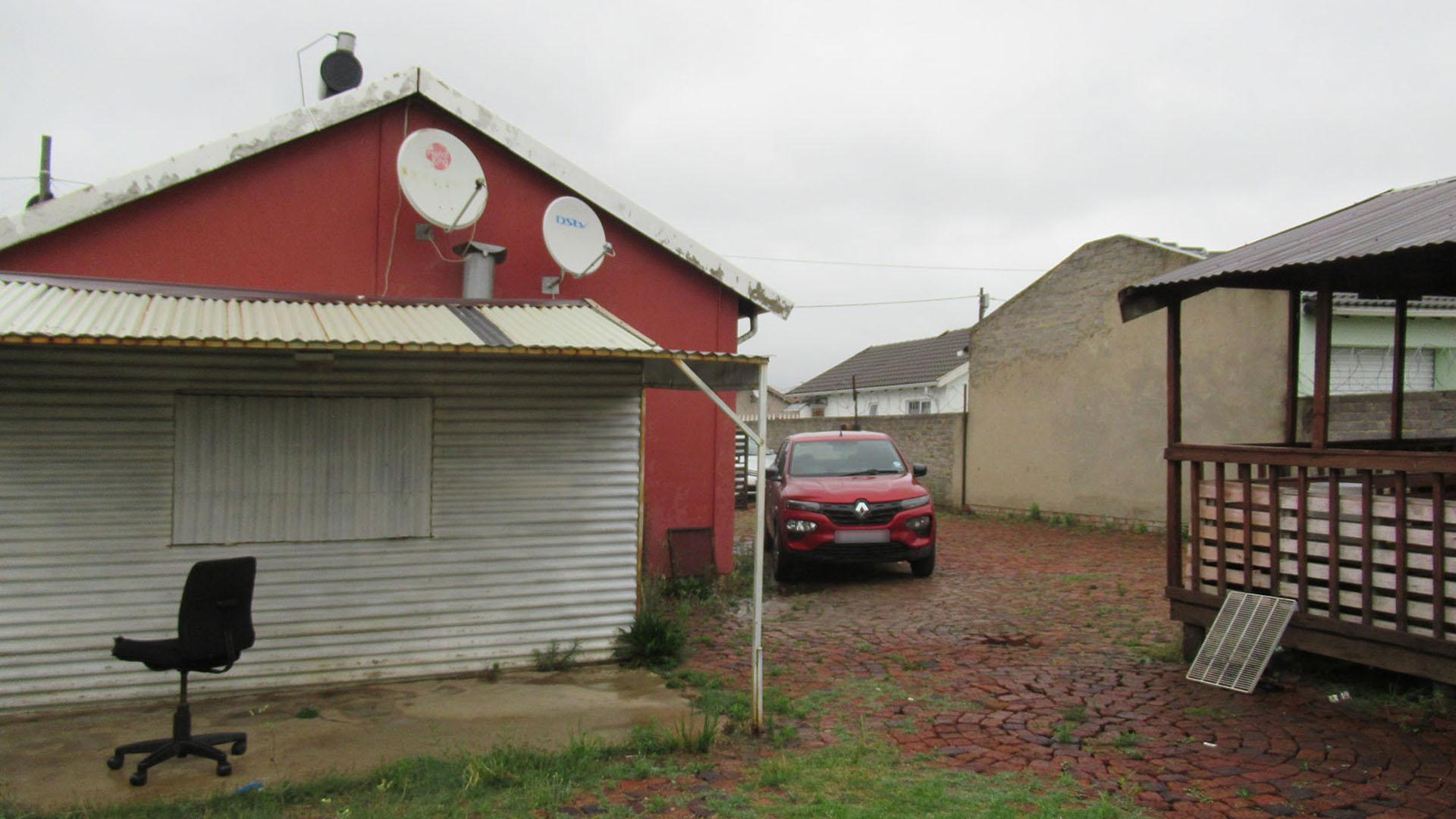 Backyard of property in Savanna City