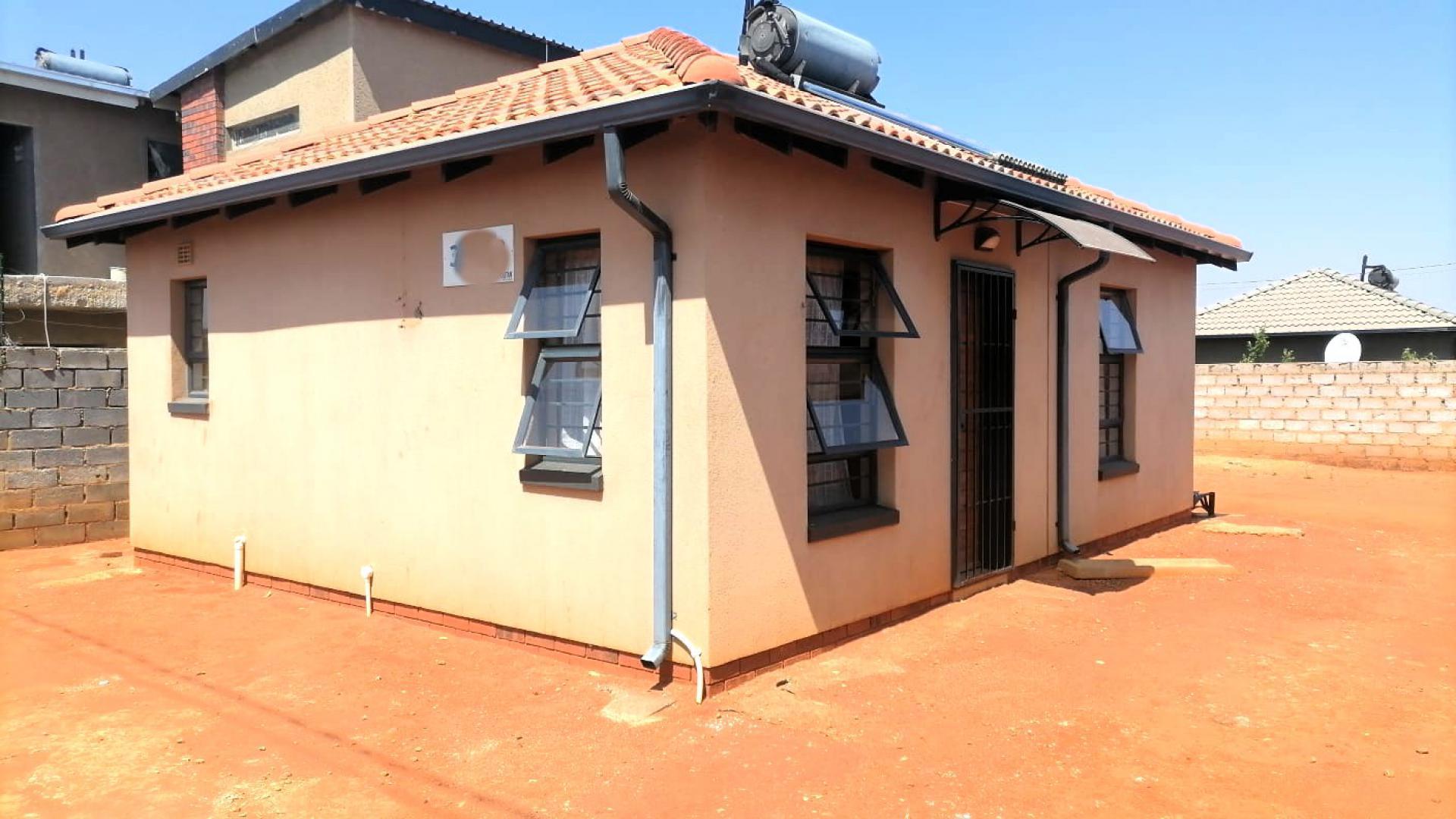 Front View of property in Protea Glen