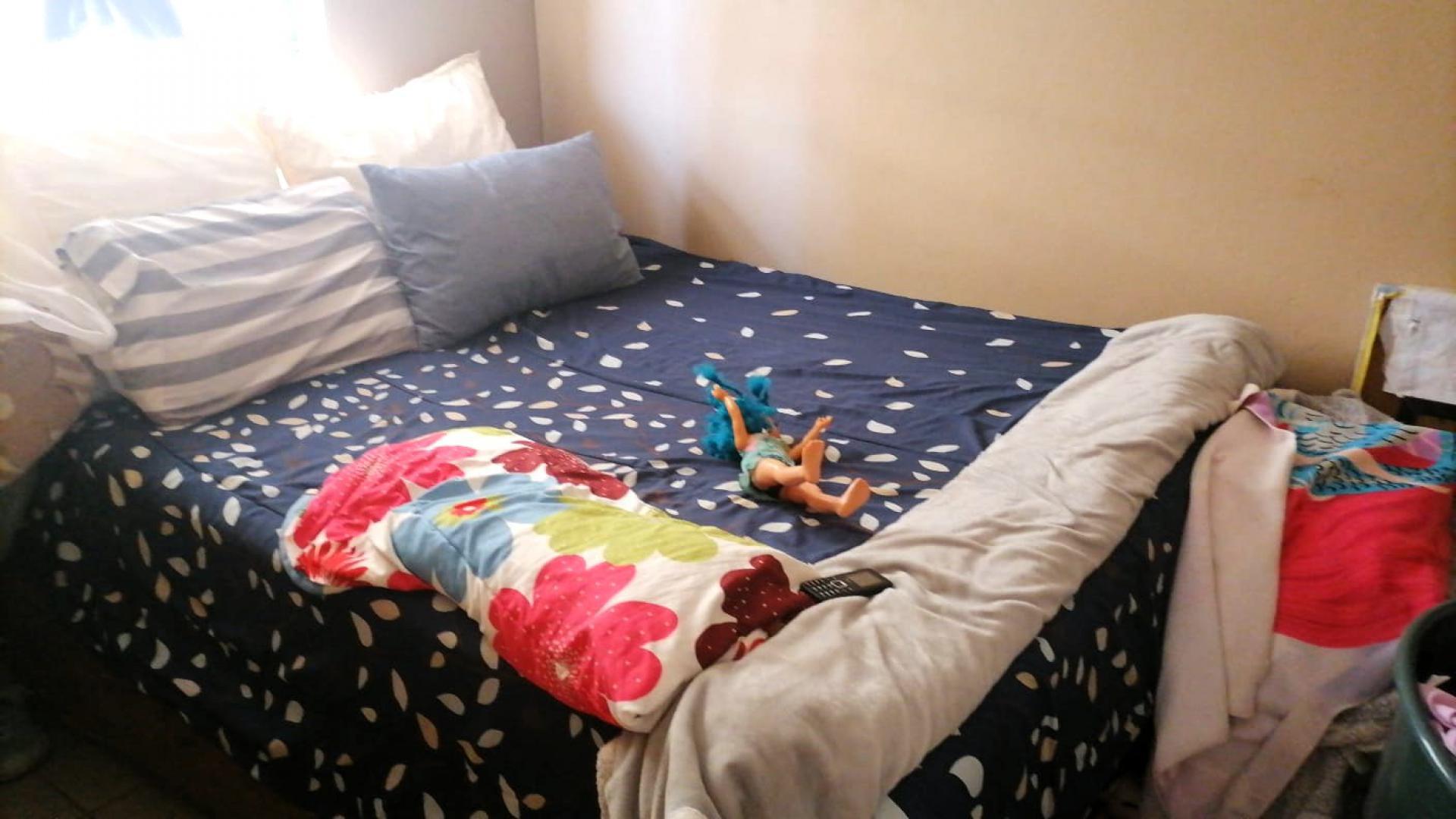 Bed Room 1 of property in Protea Glen