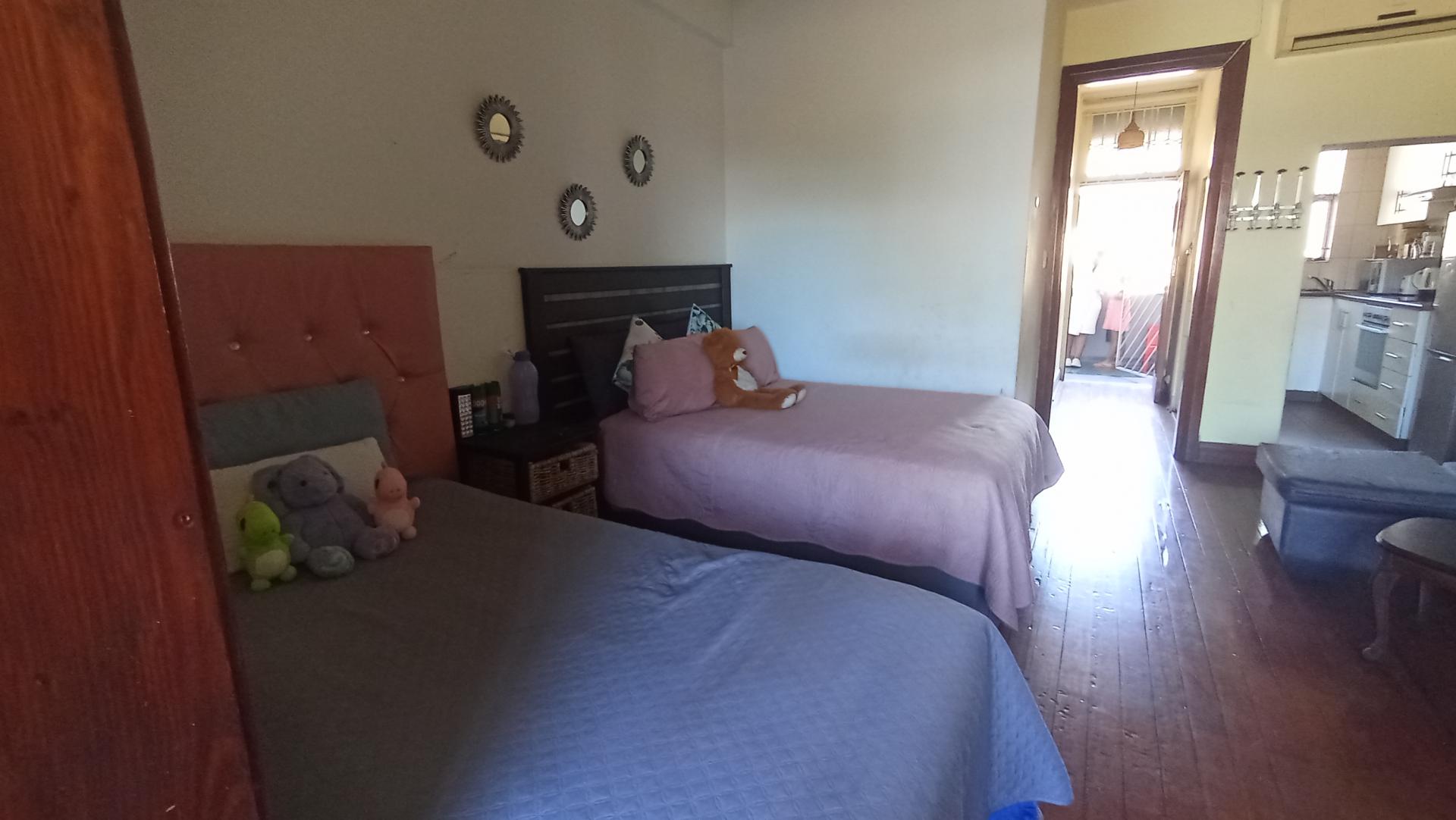 Lounges of property in Durban Central