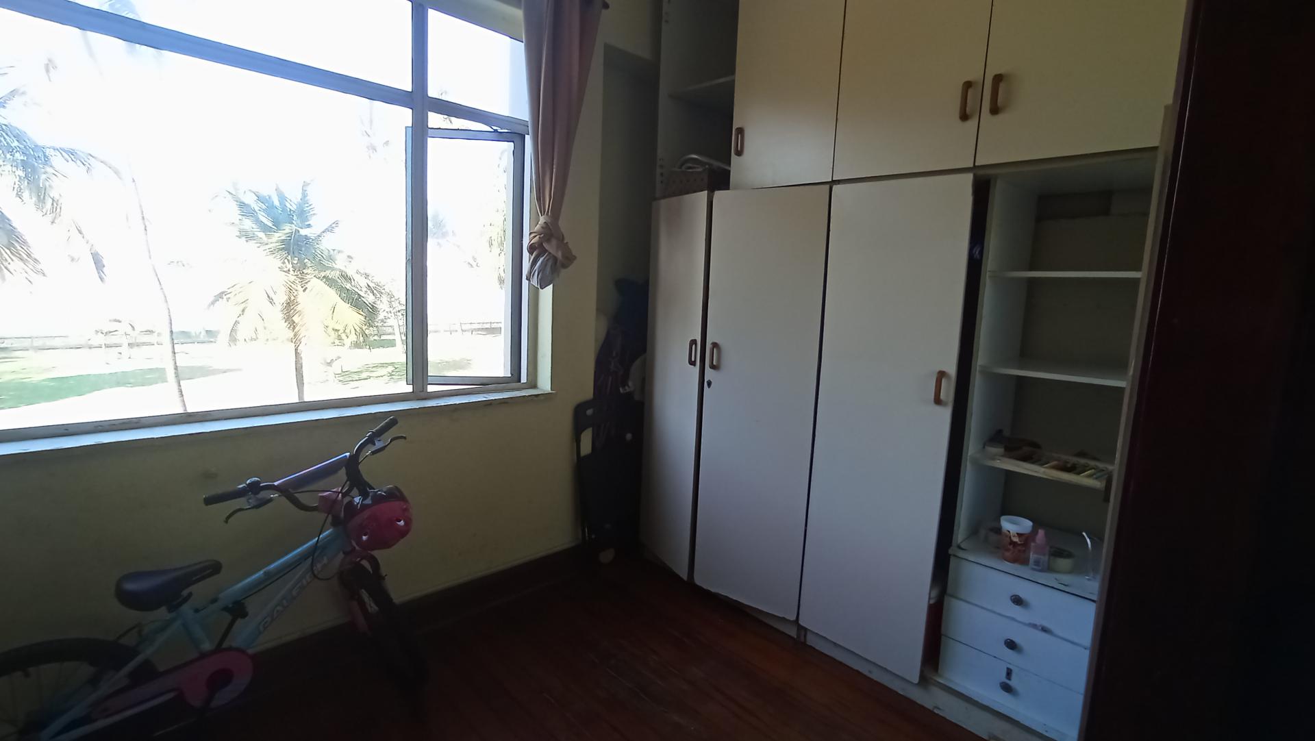 Bed Room 1 - 38 square meters of property in Durban Central
