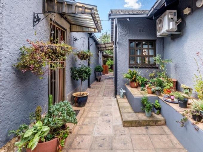 4 Bedroom House for Sale For Sale in Mondeor - MR647154