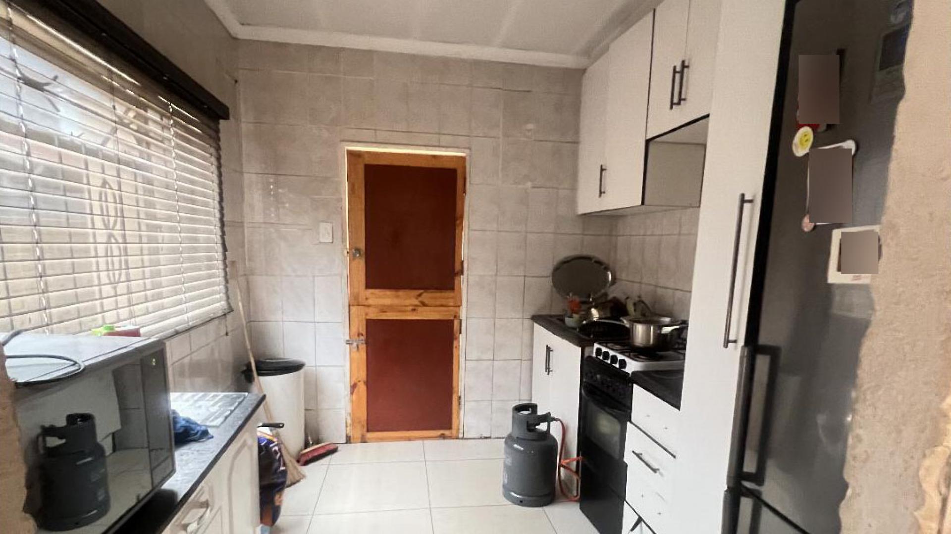 Kitchen of property in Dobsonville