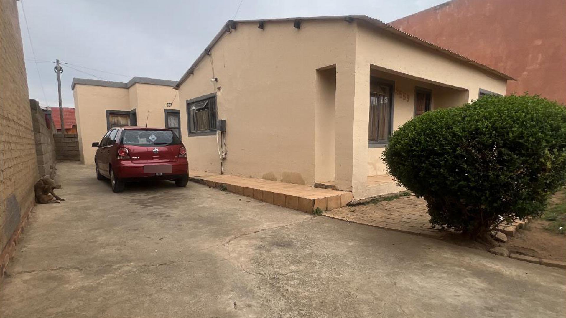 Front View of property in Dobsonville