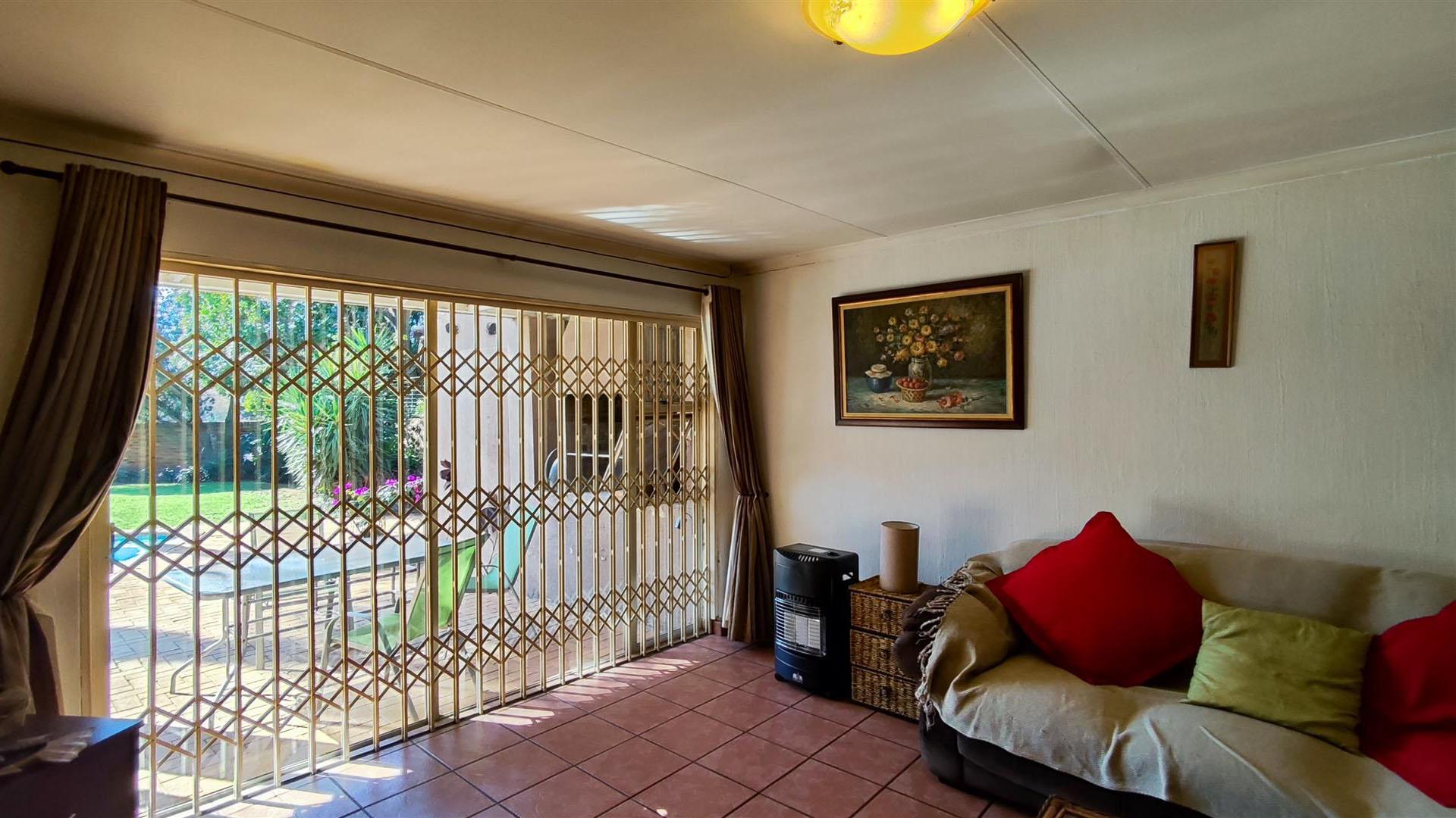 Lounges - 23 square meters of property in Northmead