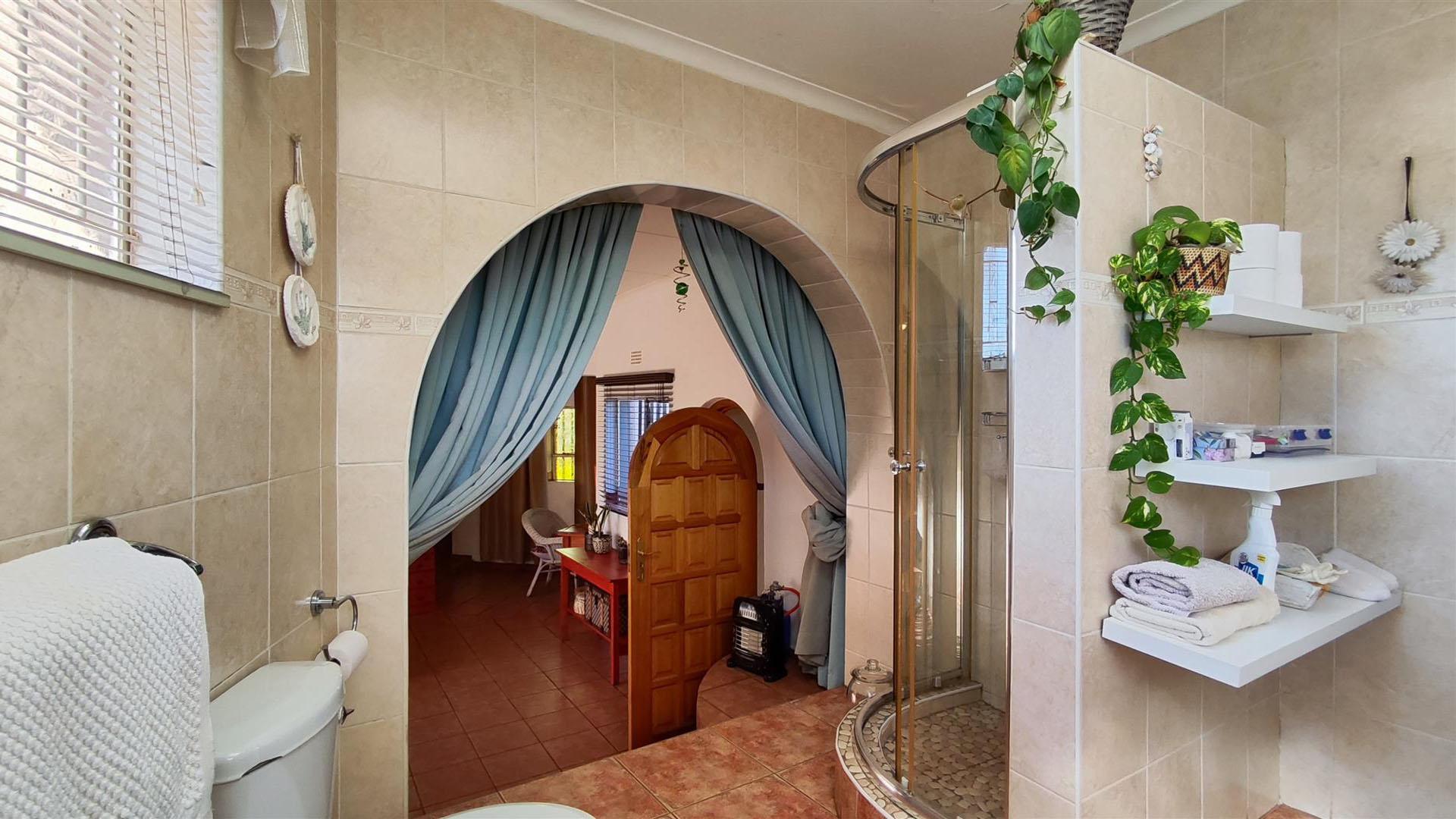 Main Bathroom - 8 square meters of property in Northmead