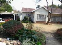 Front View of property in Lombardy East