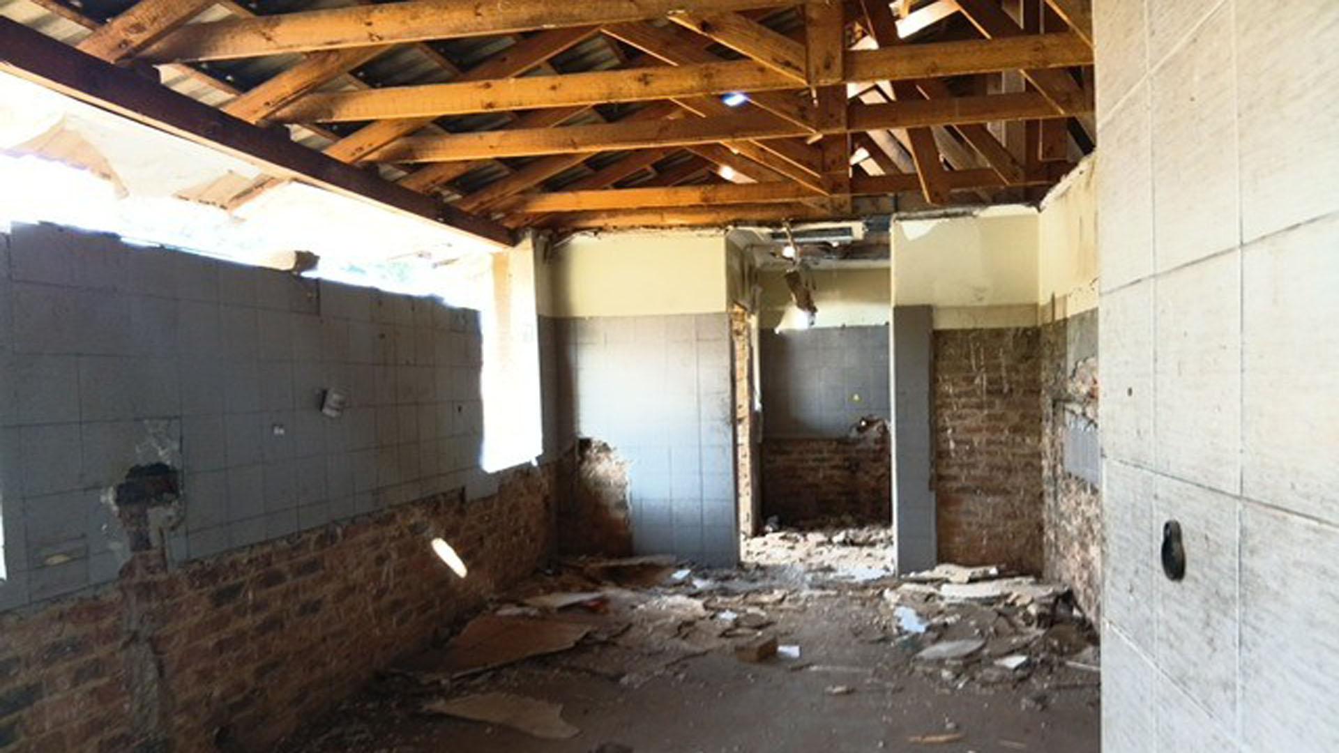 Kitchen of property in Delmas