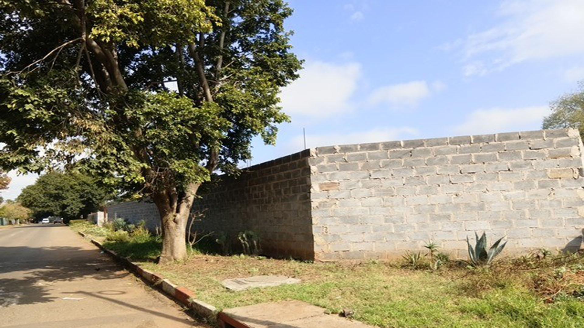 Backyard of property in Delmas