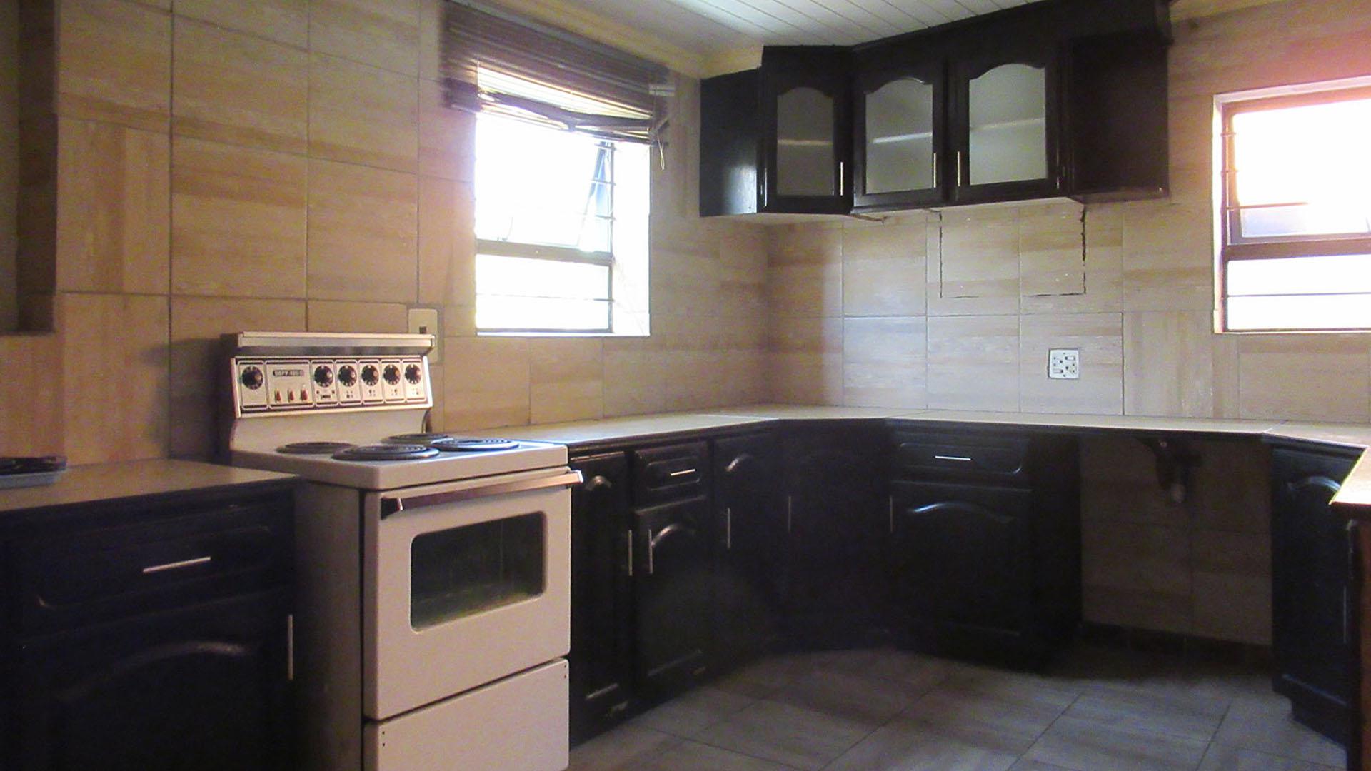 Kitchen - 17 square meters of property in The Hill