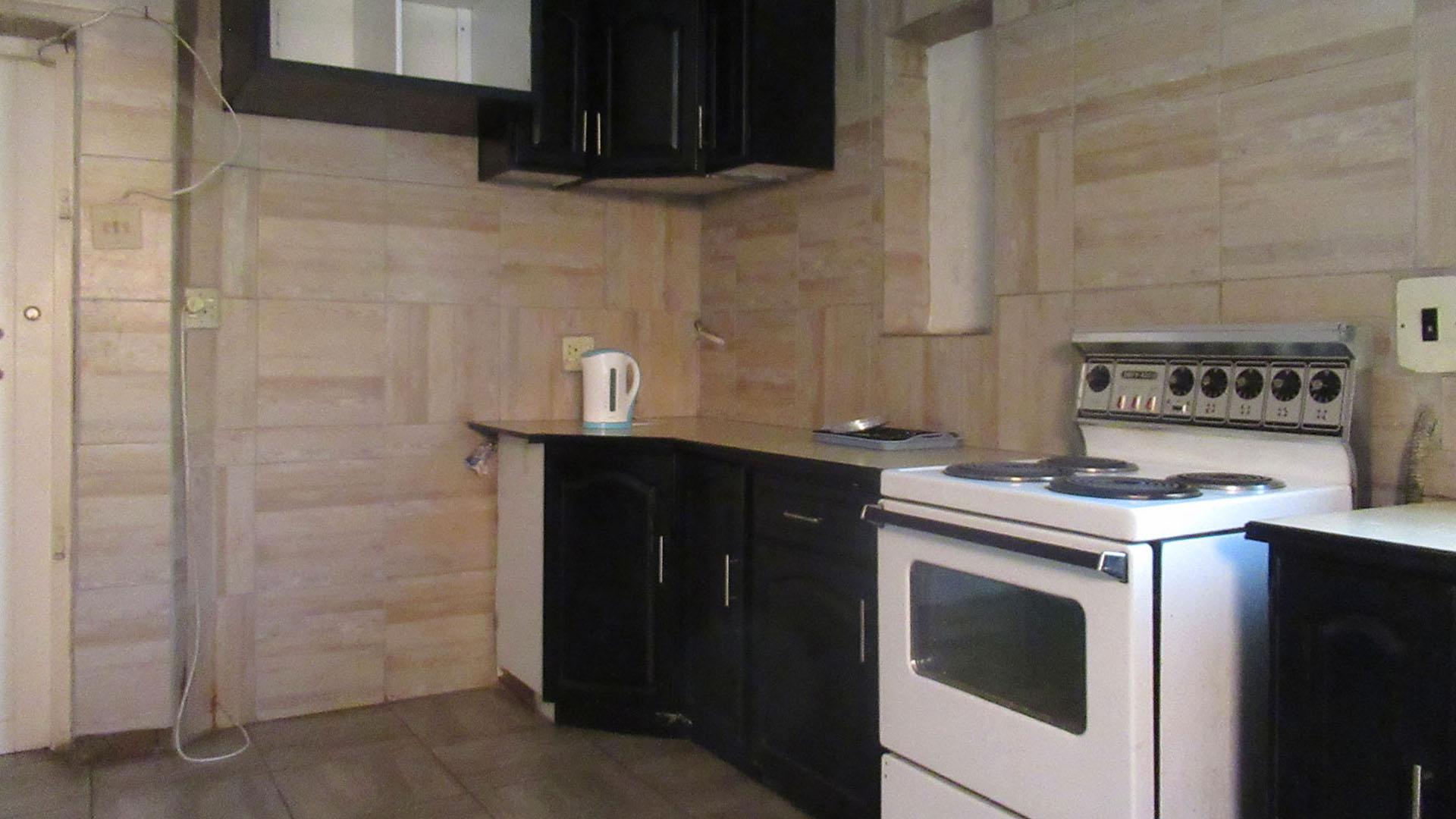 Kitchen - 17 square meters of property in The Hill