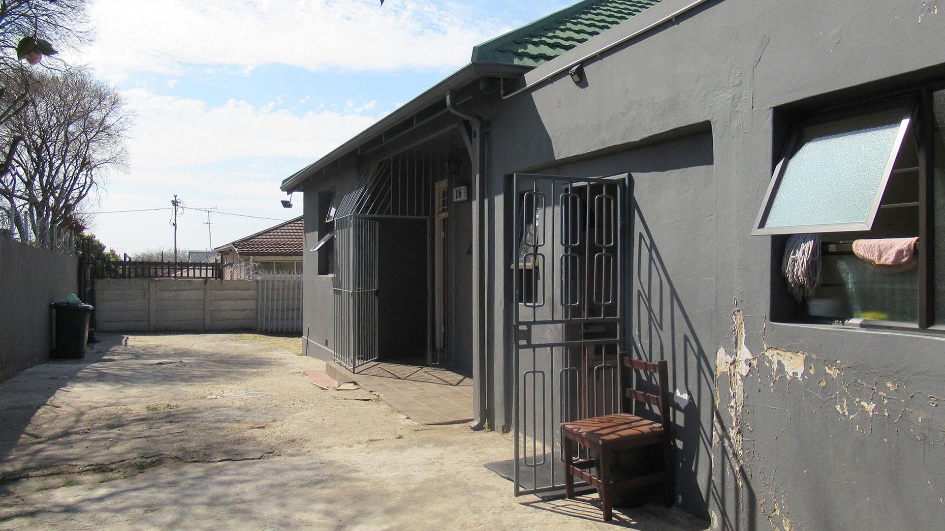 Front View of property in The Hill