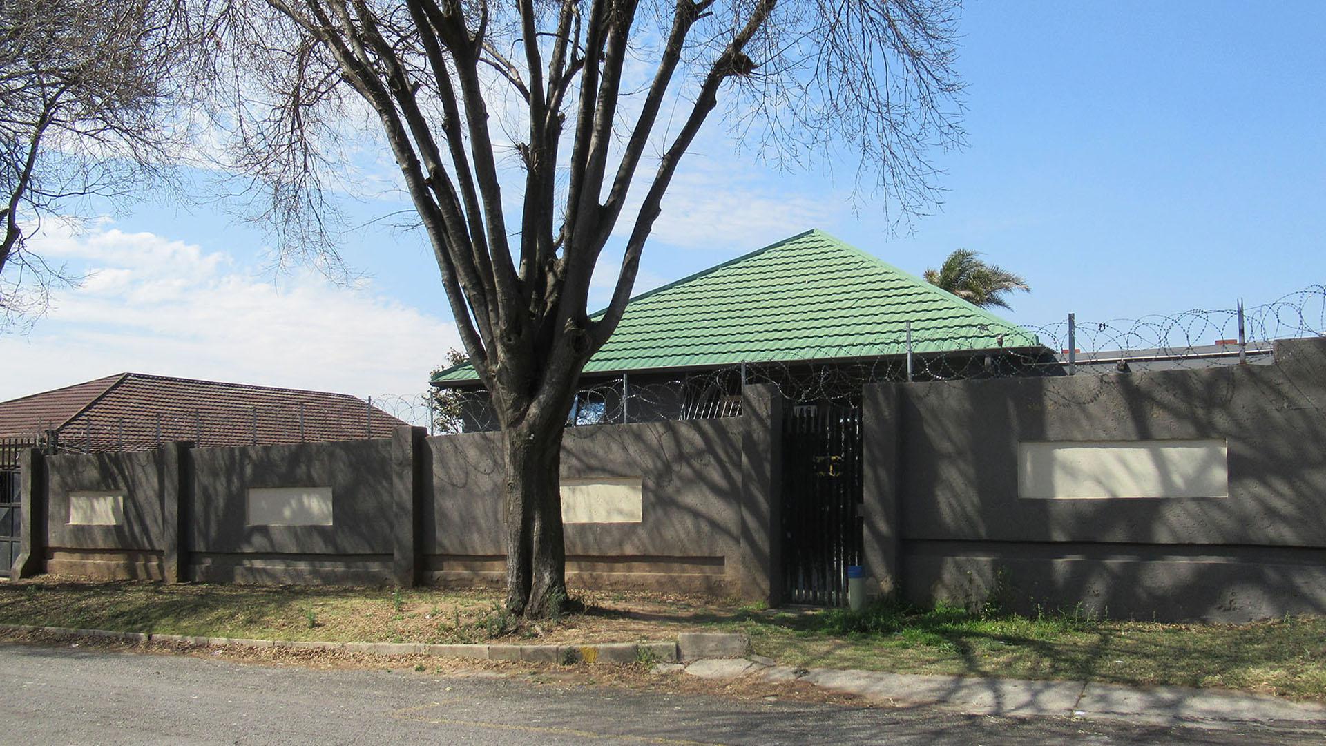 Front View of property in The Hill