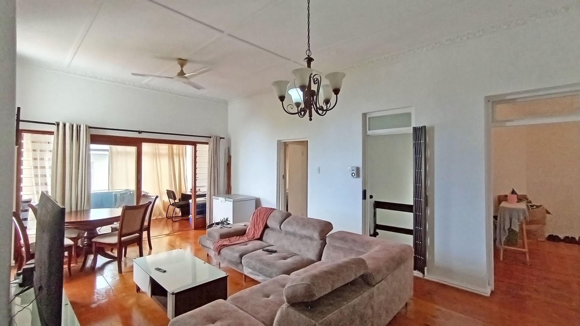 Lounges - 31 square meters of property in Musgrave