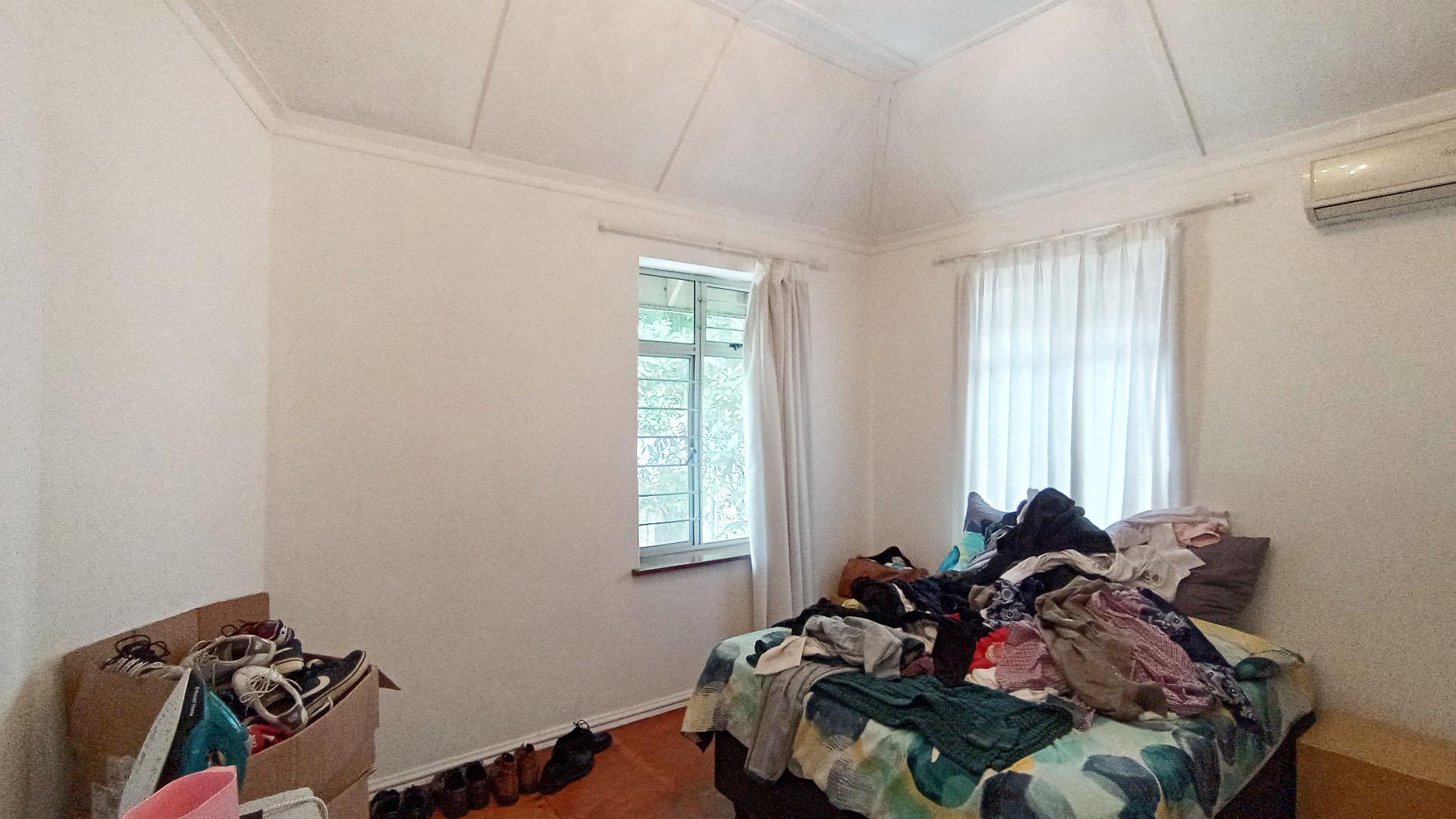 Bed Room 1 - 15 square meters of property in Musgrave