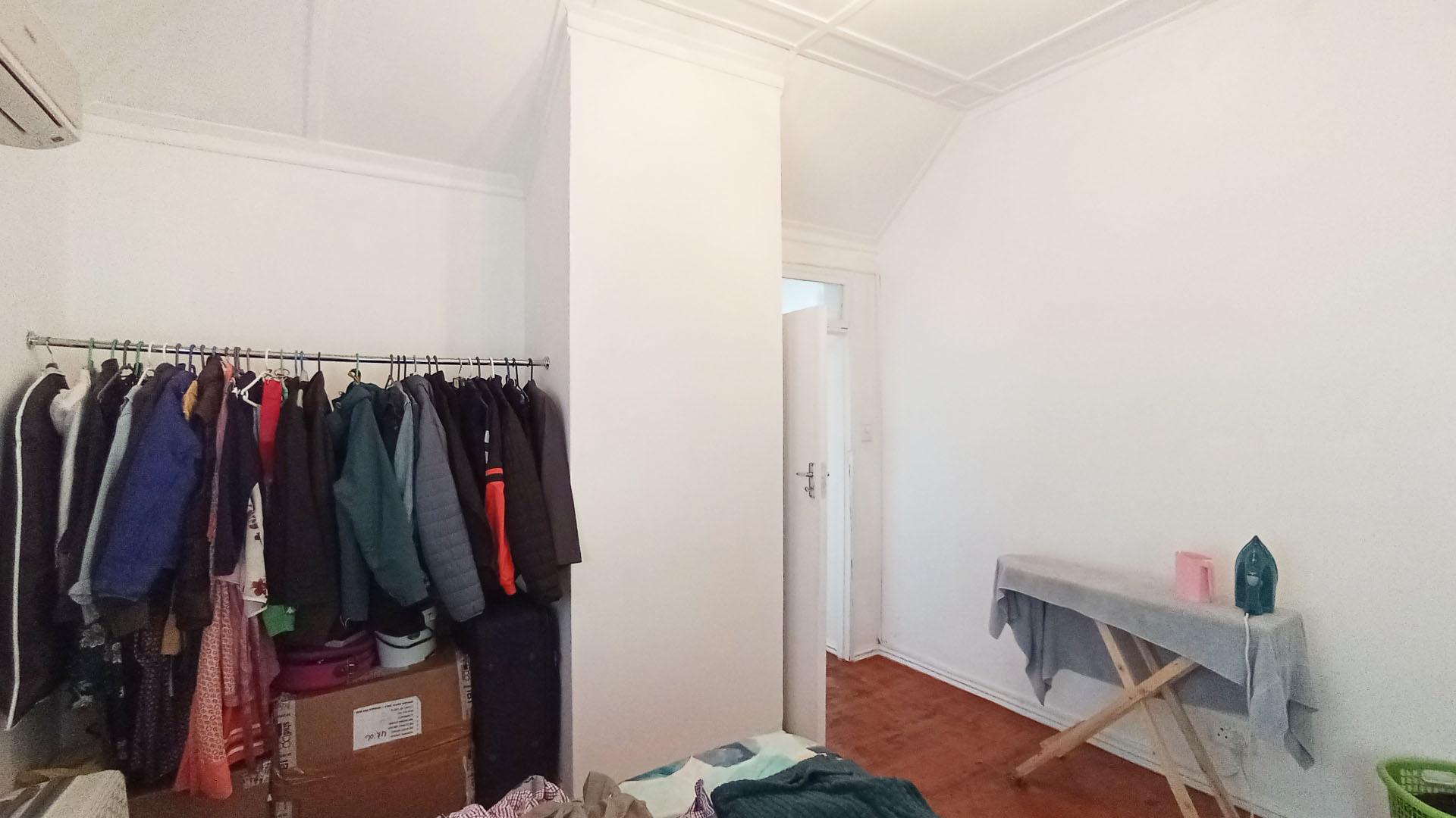 Bed Room 1 - 15 square meters of property in Musgrave