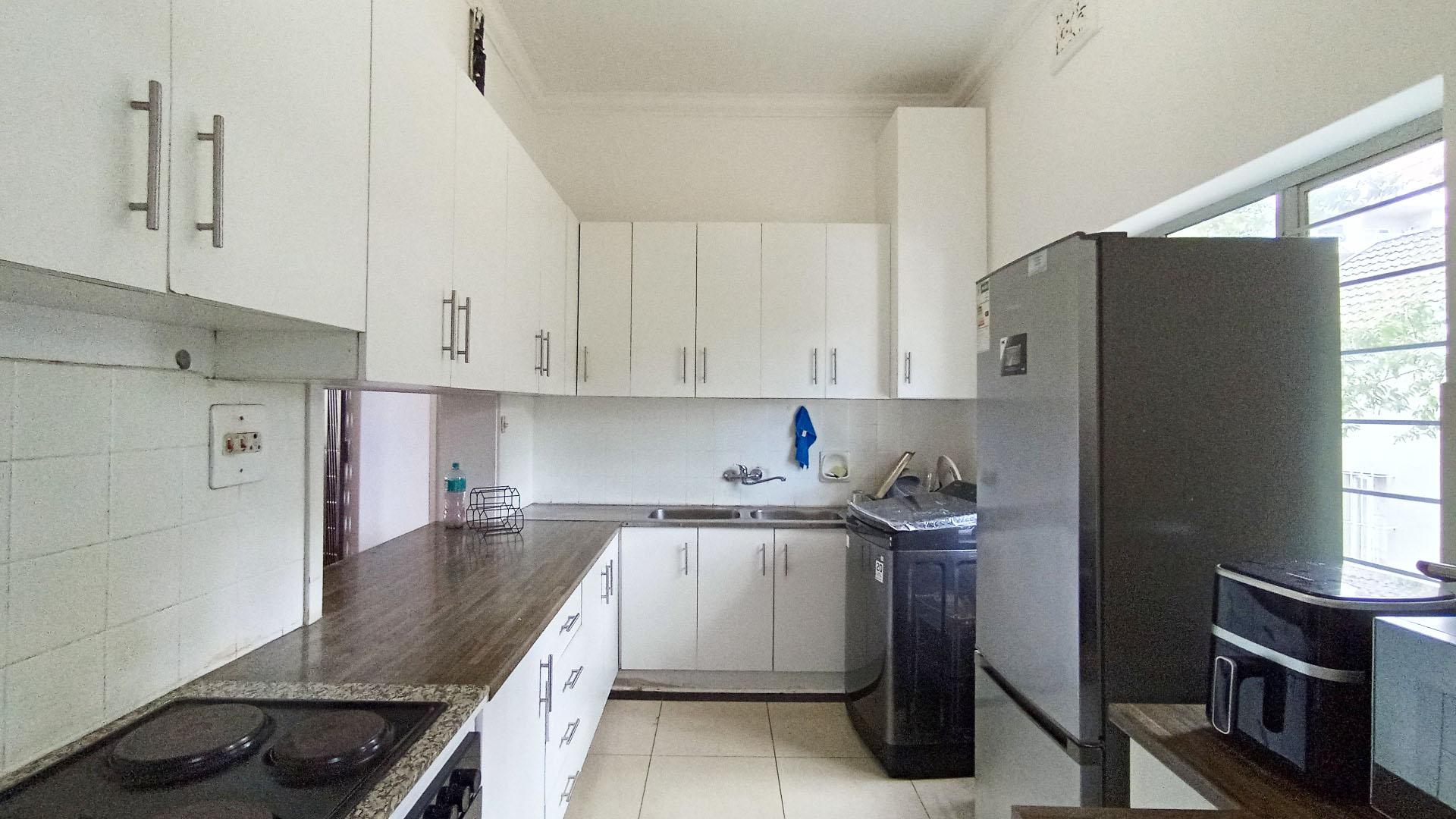 Kitchen - 11 square meters of property in Musgrave