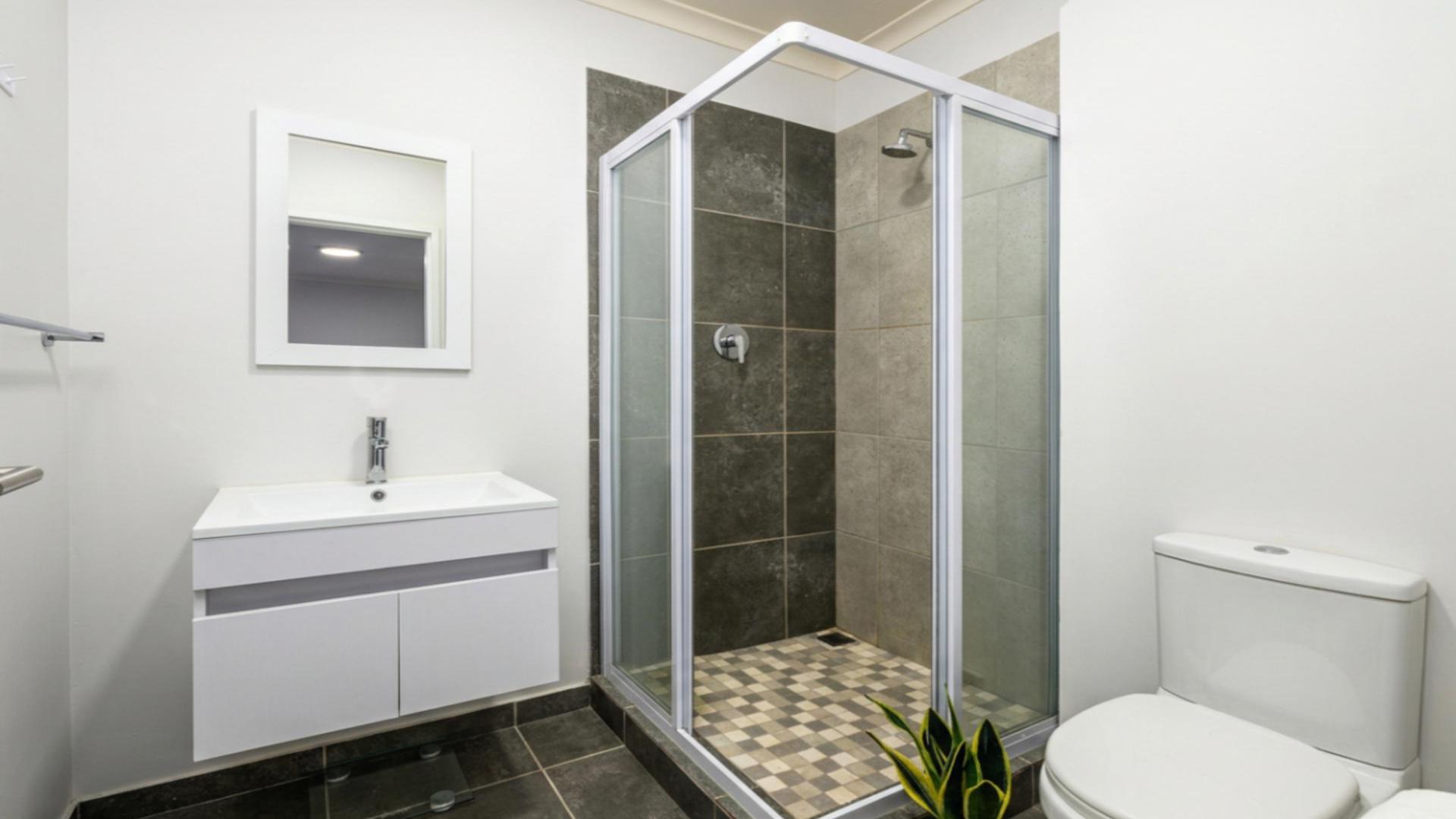 Bathroom 1 of property in Burgundy Estate